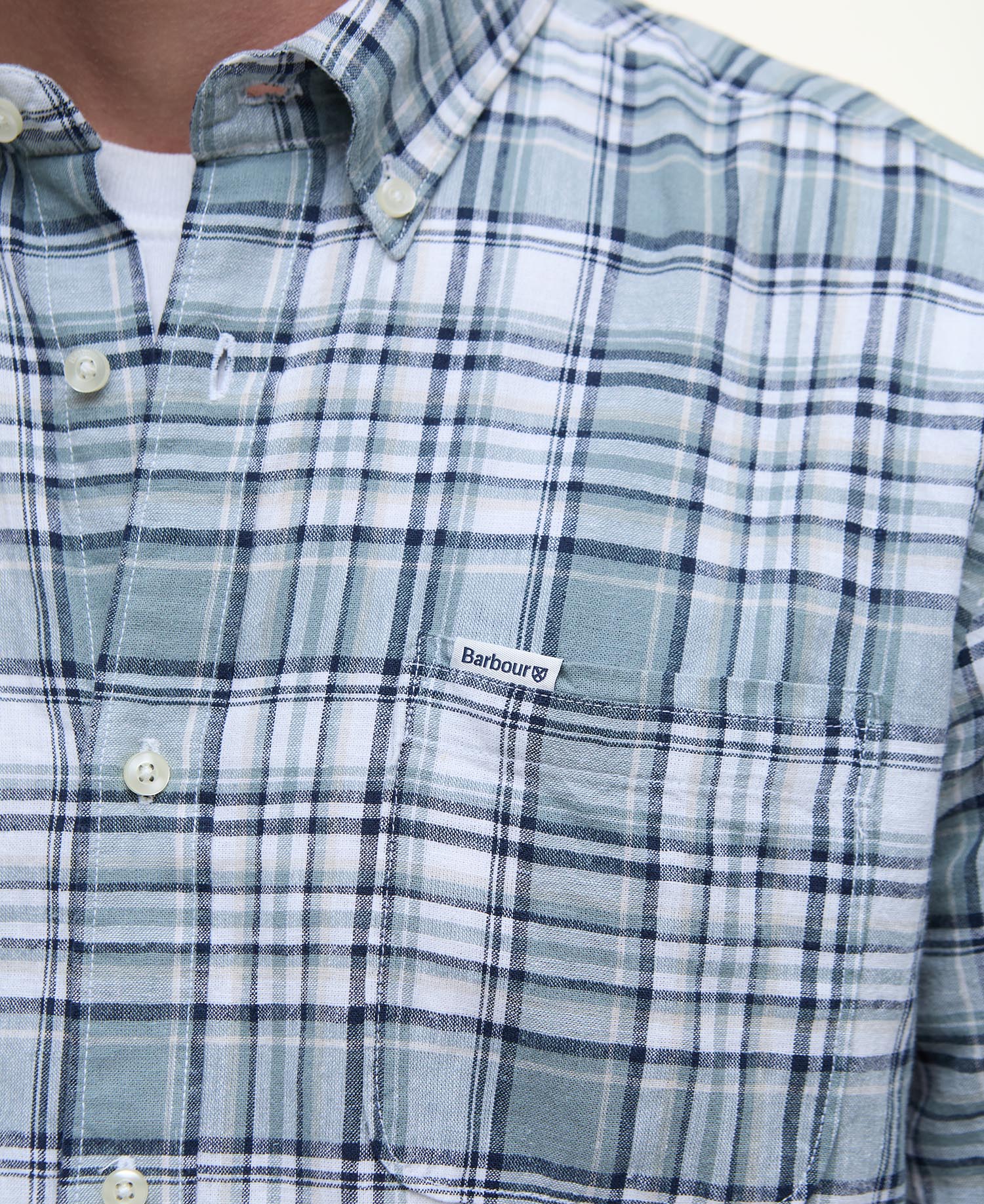 Bridport Linen Tailored Long-Sleeved Shirt image number 4