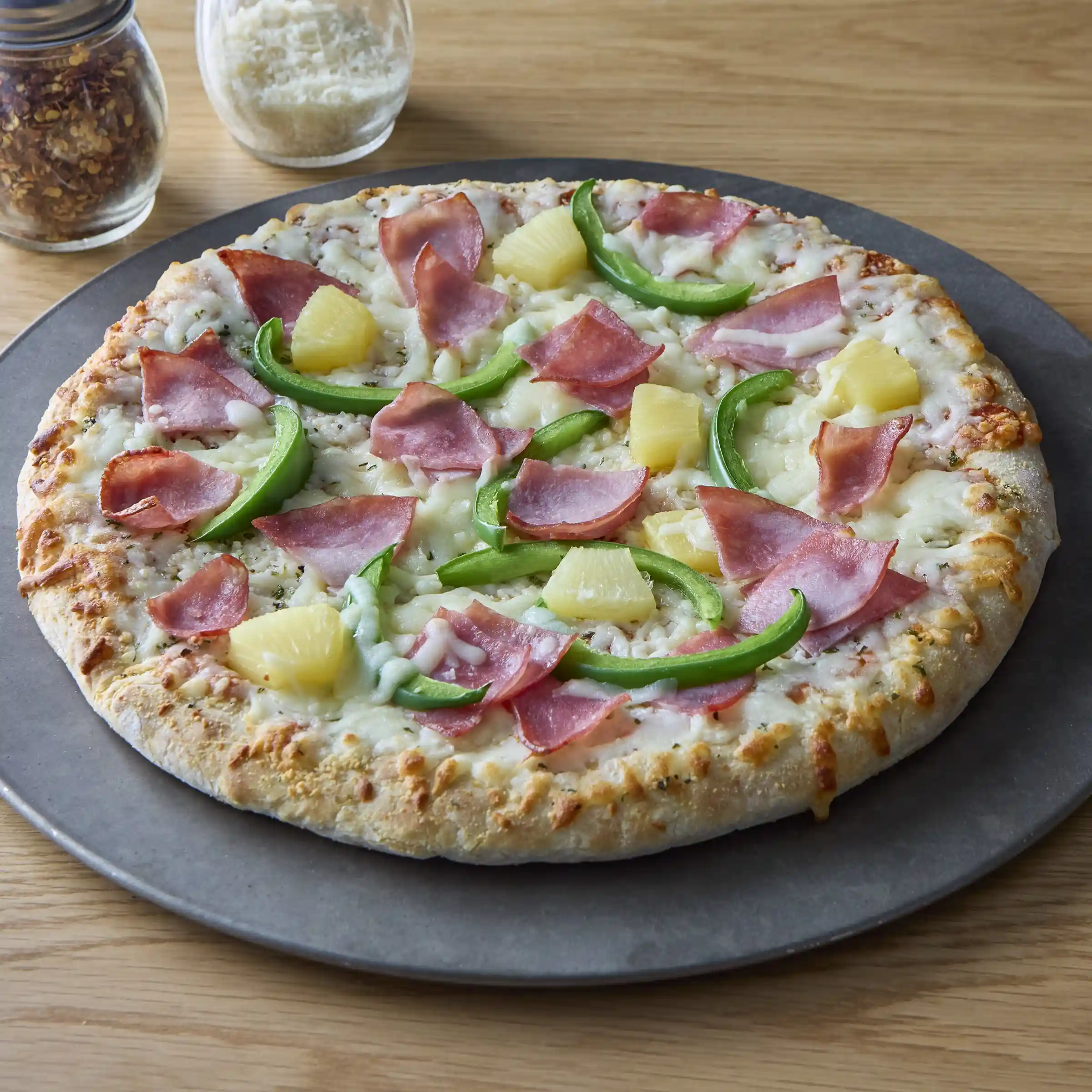 Hillshire Farm® Fully Cooked Smoked Boneless Sliced and Quartered Ham https://images.salsify.com/image/upload/s--wyq6atMP--/q_25/ace84be1a072ea3a8f66b62623744f4e511008ac.webp