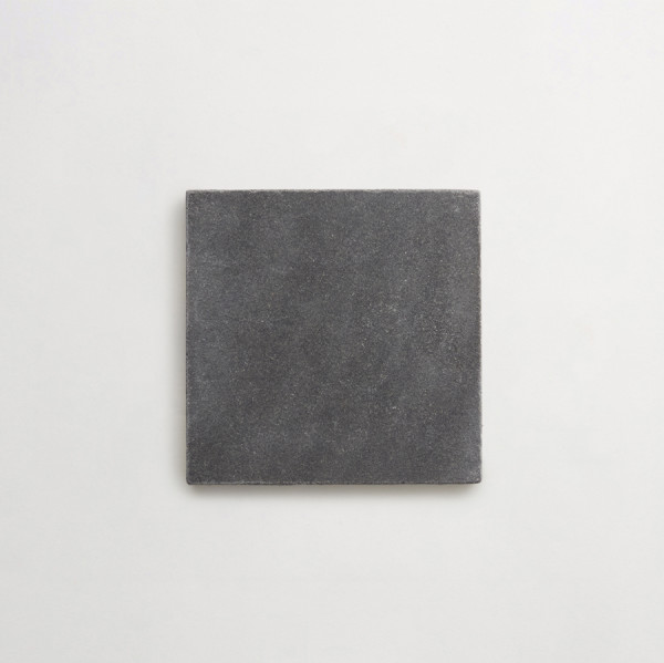 lapidary: girata | classique stout | warm black | tumbled 