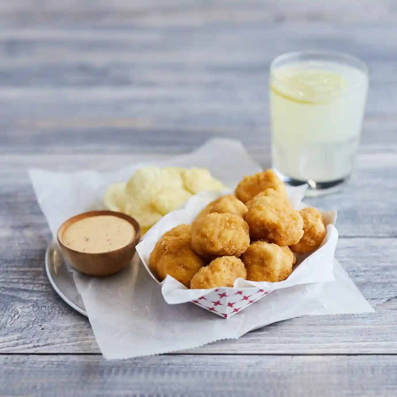 Tyson Red Label® Fully Cooked Golden Crispy Select Cut Chicken Breast Chunk Fritters https://images.salsify.com/image/upload/s--lPT4ceR5--/q_25/ibn8rtdaap3wywlkfptz.webp