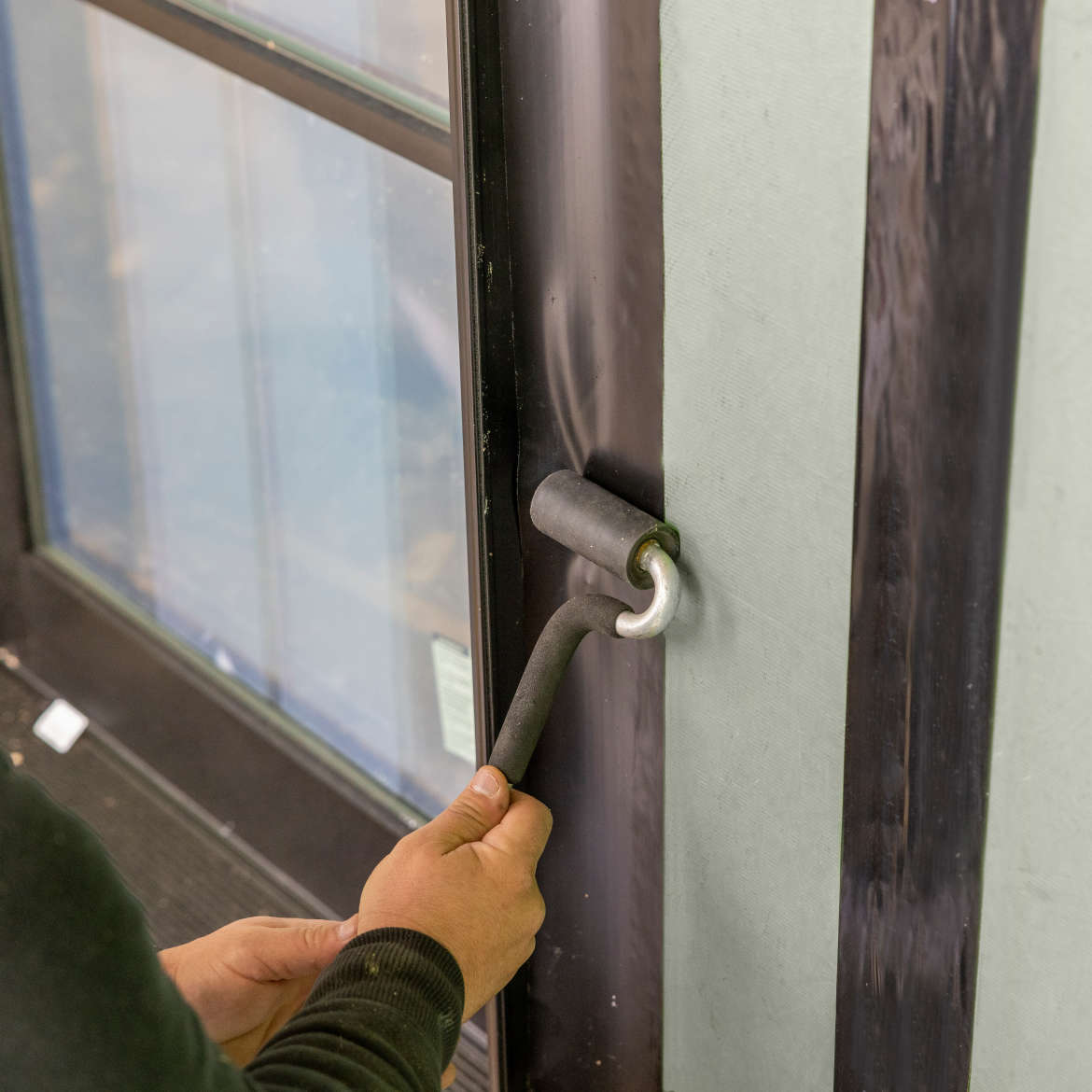 FrogTape™ Pro Grade Flashing and Waterproofing Tape Application Image 3