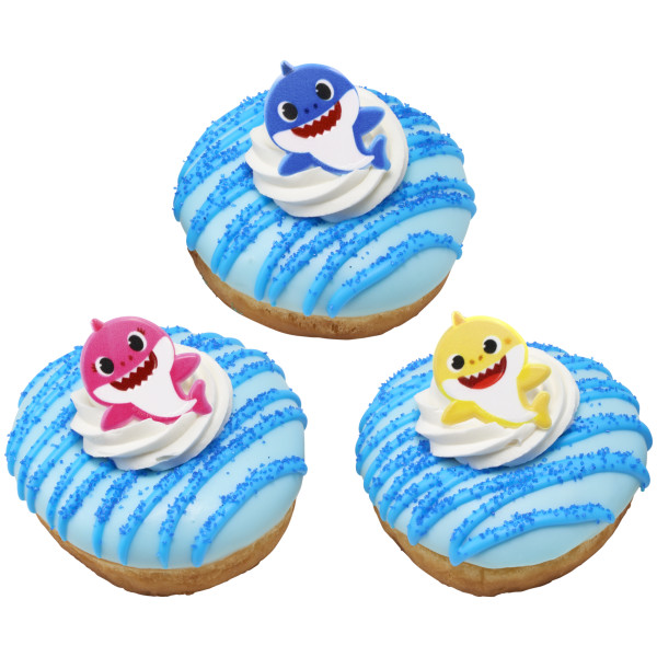 Baby, Mommy and Daddy Shark Cupcake Rings