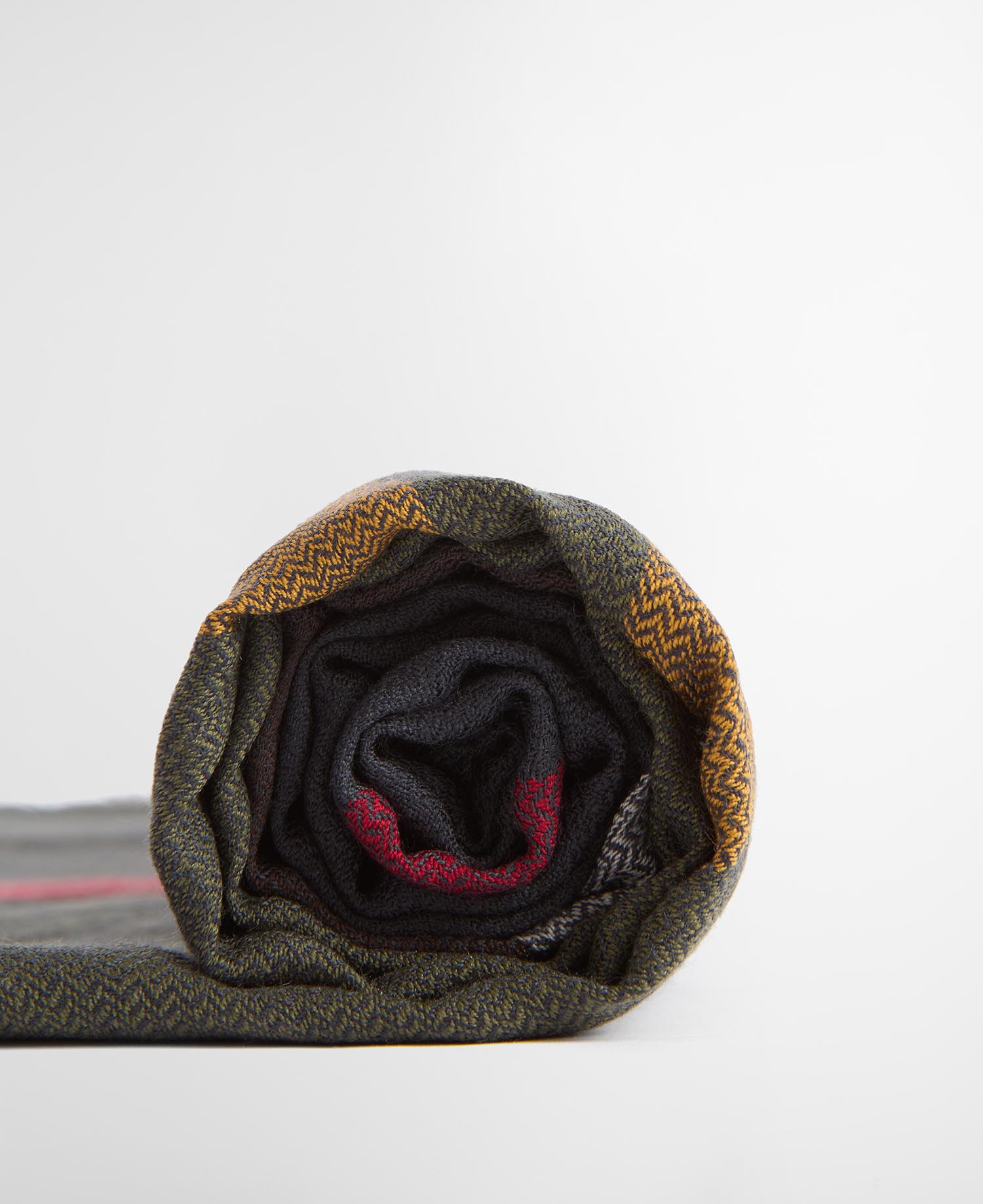 Sciarpa con motivo tartan in lana d’agnello Saffron image number 3