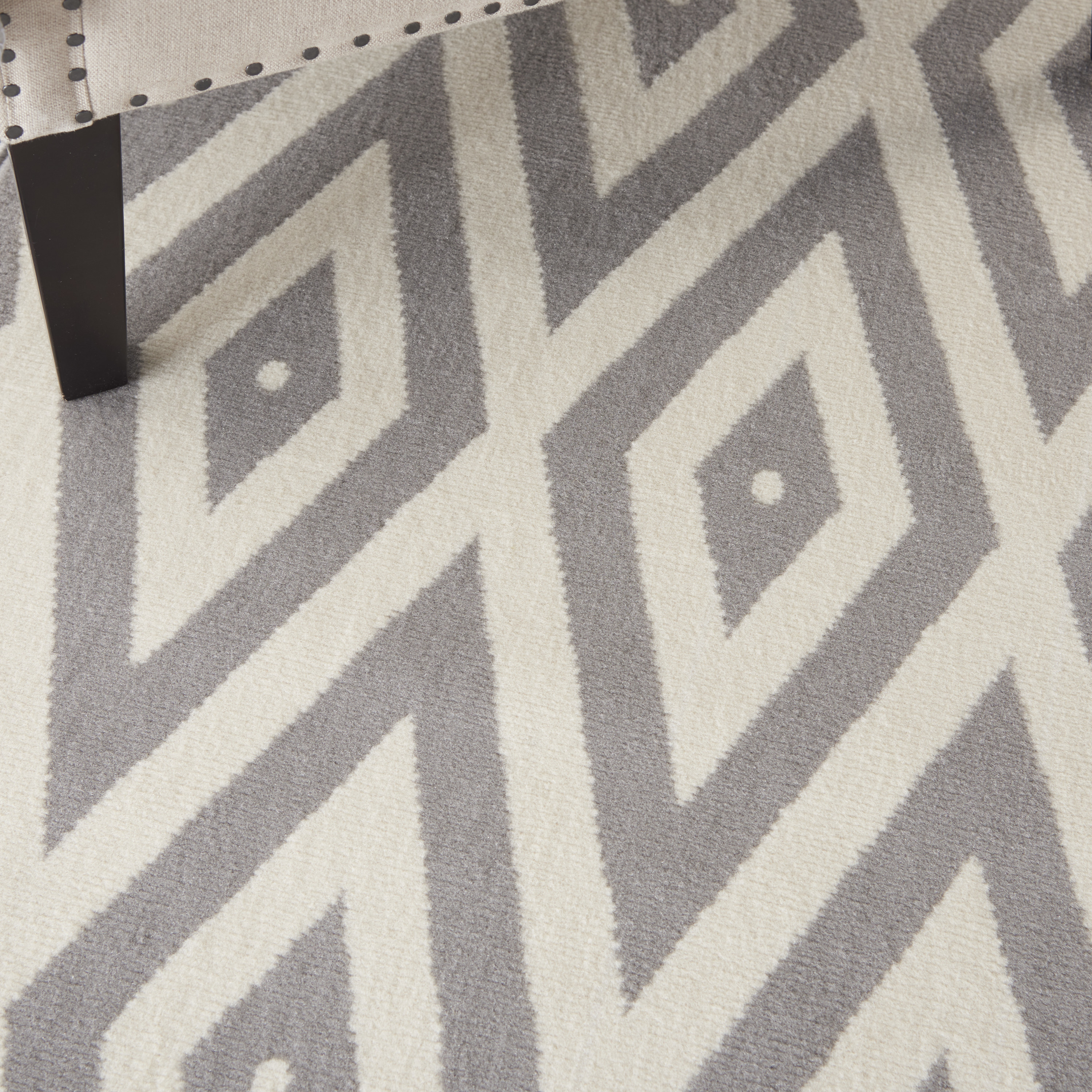 Nourison Grafix 3'9" x 5'9" White/Grey Mid-Century Modern Indoor Rug
