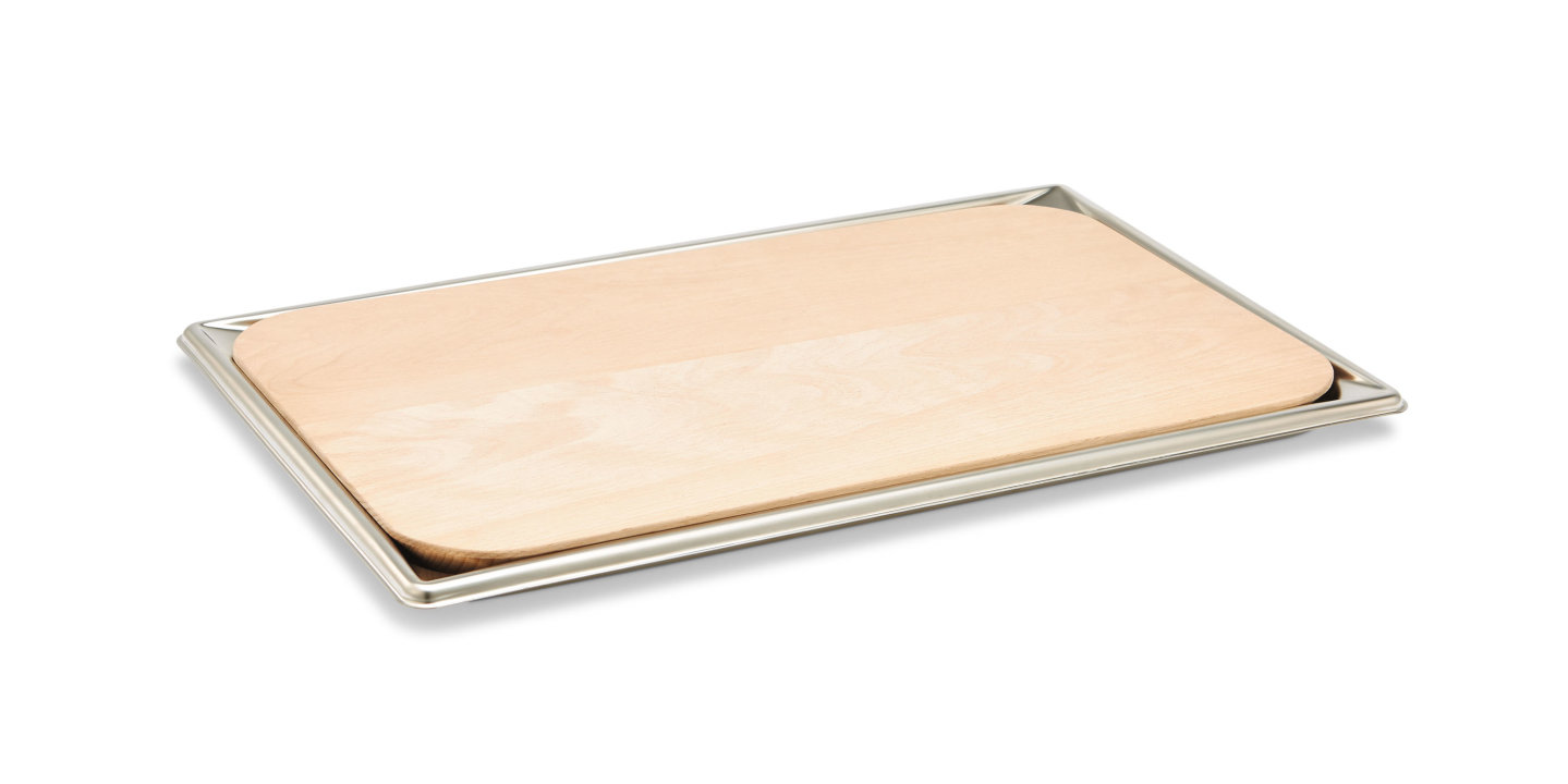 Hardwood cutting board V904141 shown in pan 30012 sold separately