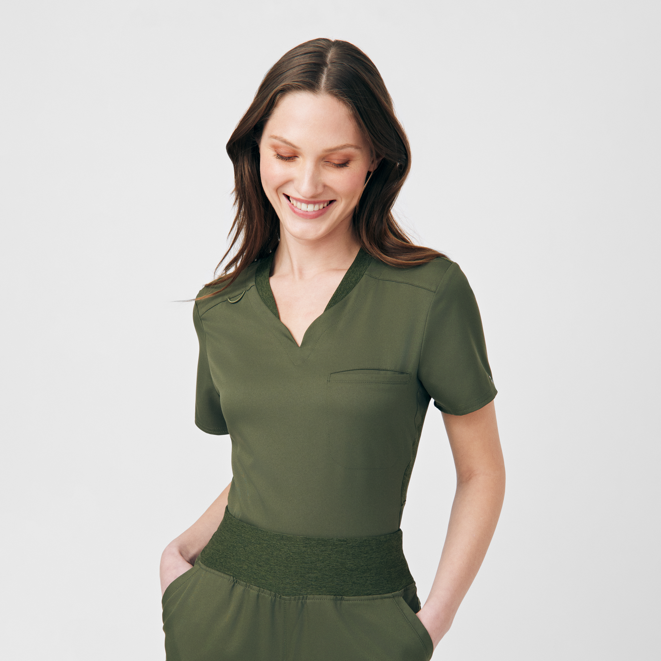 White Cross VIBE WT119 Women&#8216;s 2-Pocket Wrinkle Resistant Tuckable Scrub Top with Jersey-Knit Neckband and Side Panels-White Cross