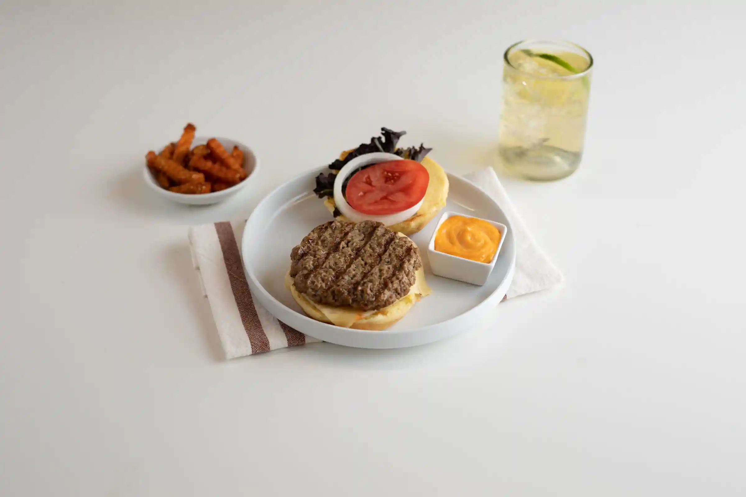 Ball Park® Flame Grilled Beef Burger, 3 oz.https://images.salsify.com/image/upload/s--PDuM7Jrf--/q_25/lptitm72iyjsc3m0tpsb.webp