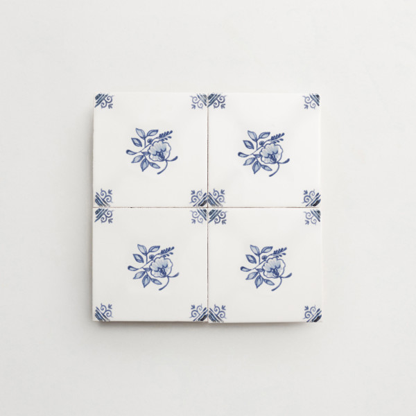 17th century: maiolica de delft | piccola fiorella with traliccia corner deco | pattern three 