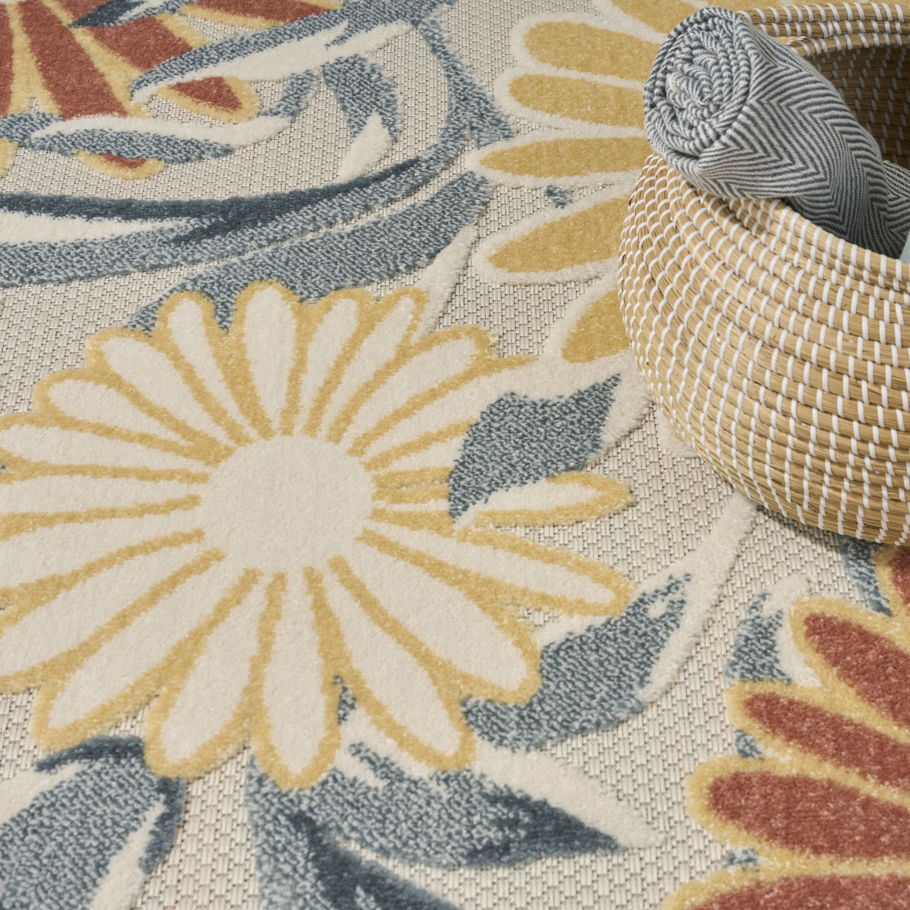 Nourison Aloha 5'3" x 7'5" Ivory Rose Outdoor Rug