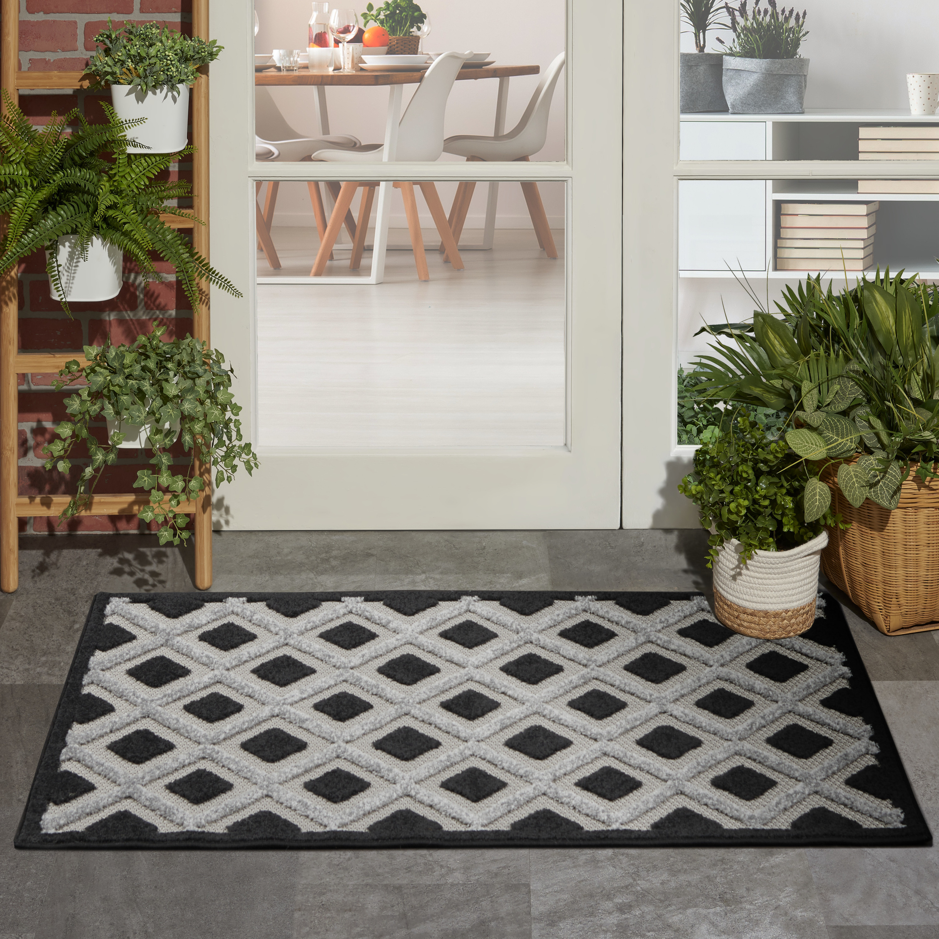 Nourison Aloha 2'8" x 4' Black White Modern Rug