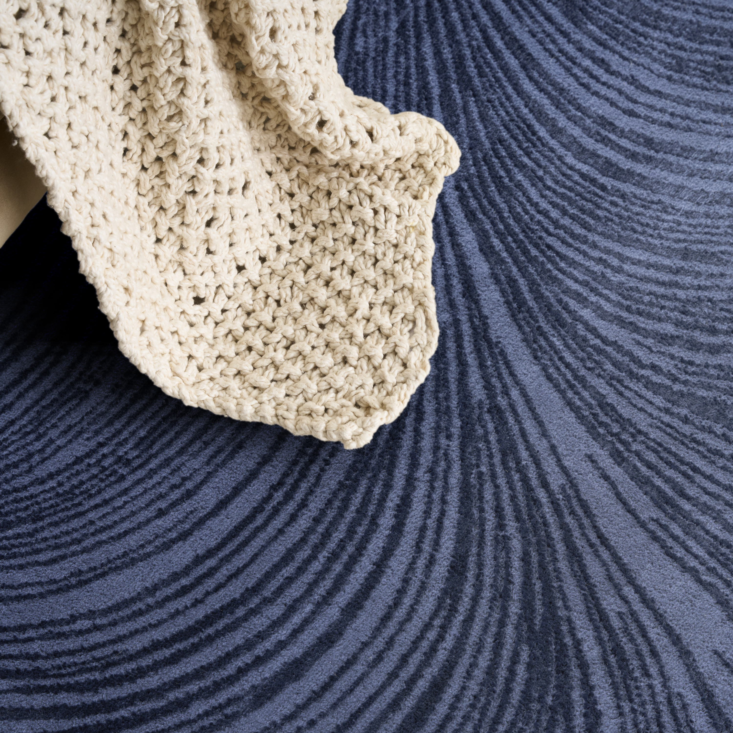DKNY Central Park West 5'3" x 7'3" Navy Modern Indoor Rug