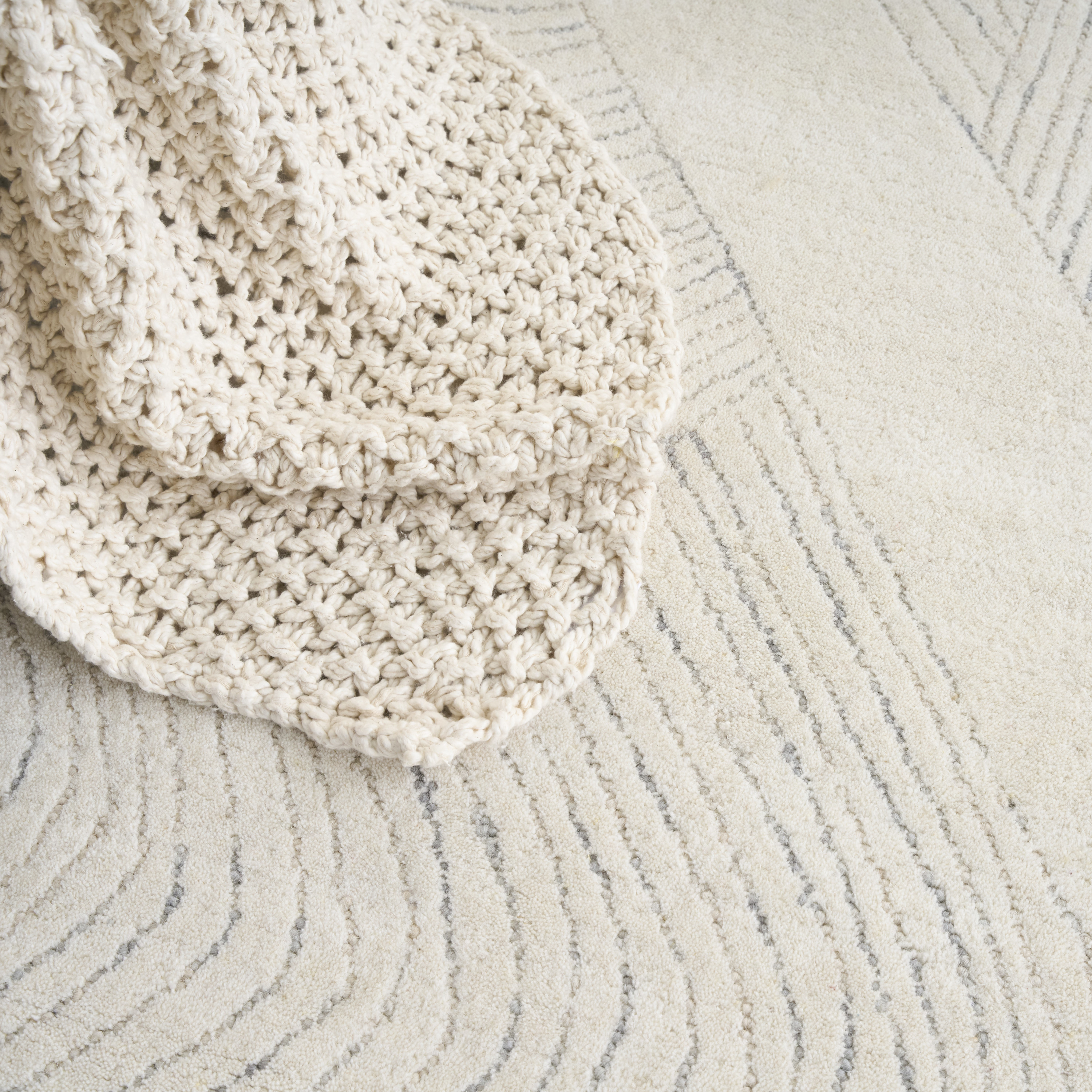 DKNY Pure Patterns 5'3" x 7'3" Ivory Grey Modern Indoor Rug