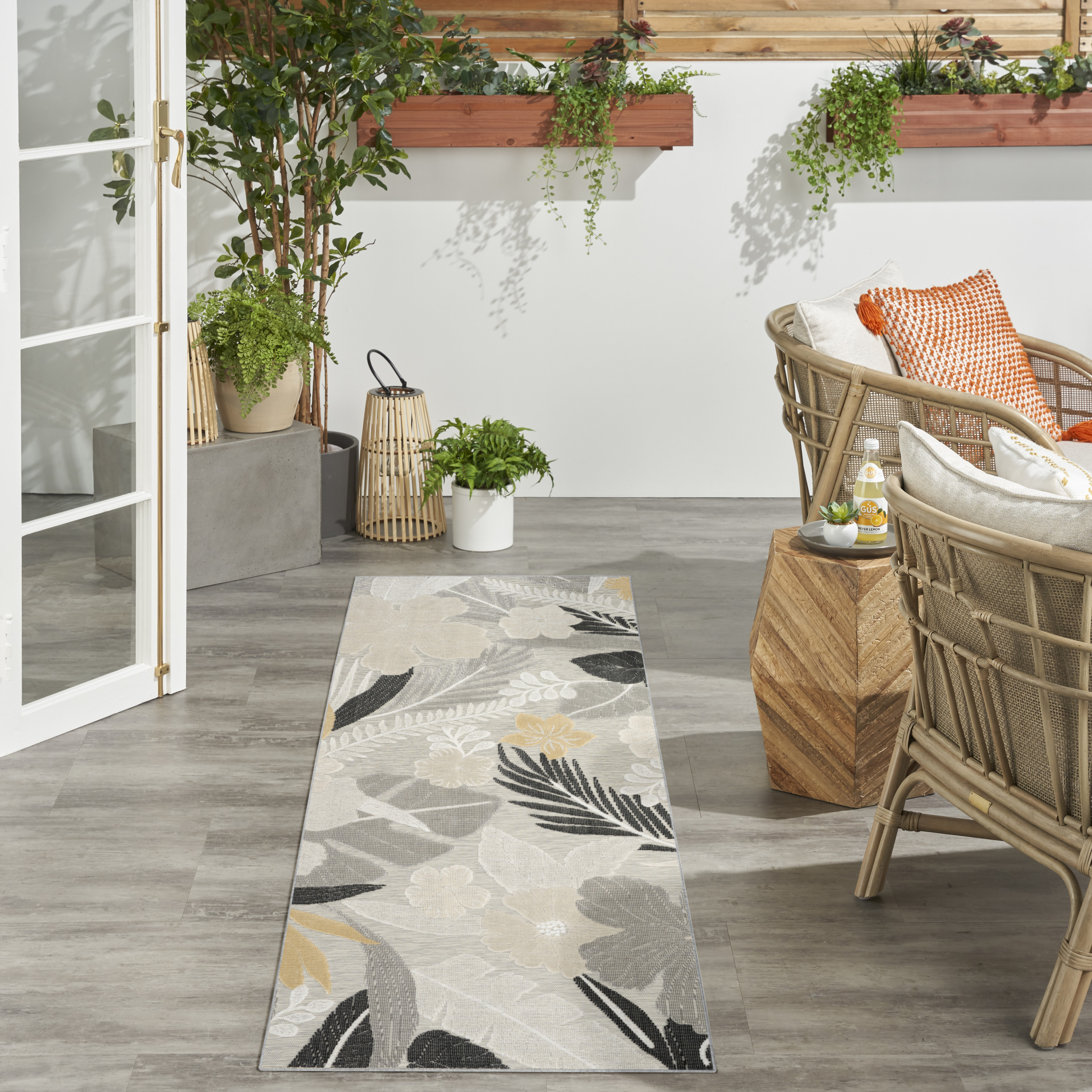 Nourison Suncoast 2' x 6' Grey Tropical Rug