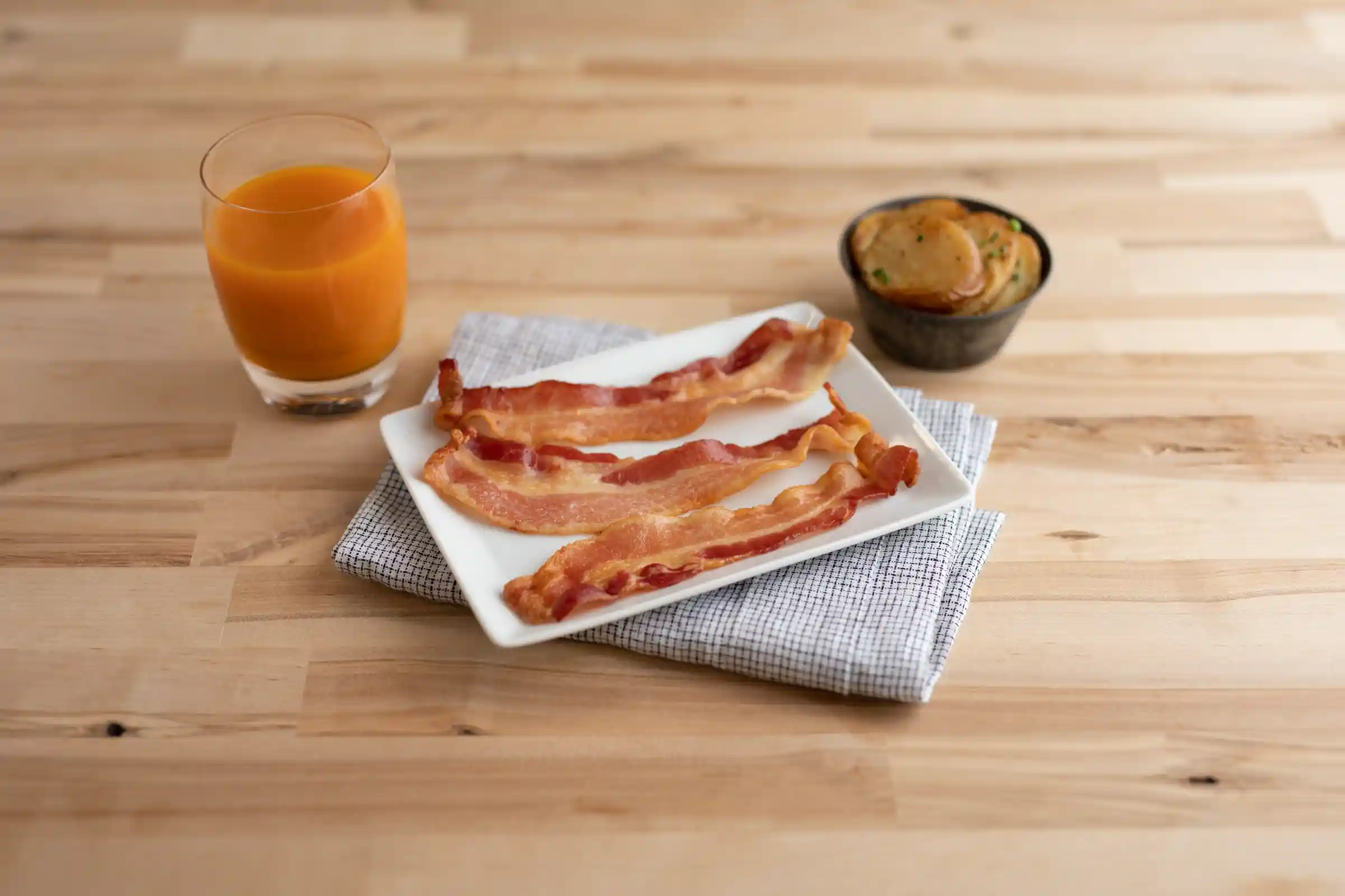 Wright® Brand Naturally Hickory Smoked Bacon, Flat-Pack®, 15 Lbs, 18-22 Slices per Pound, Frozen https://images.salsify.com/image/upload/s--57gXcMoU--/q_25/uy6yvlwvcexpoolzfvsb.webp