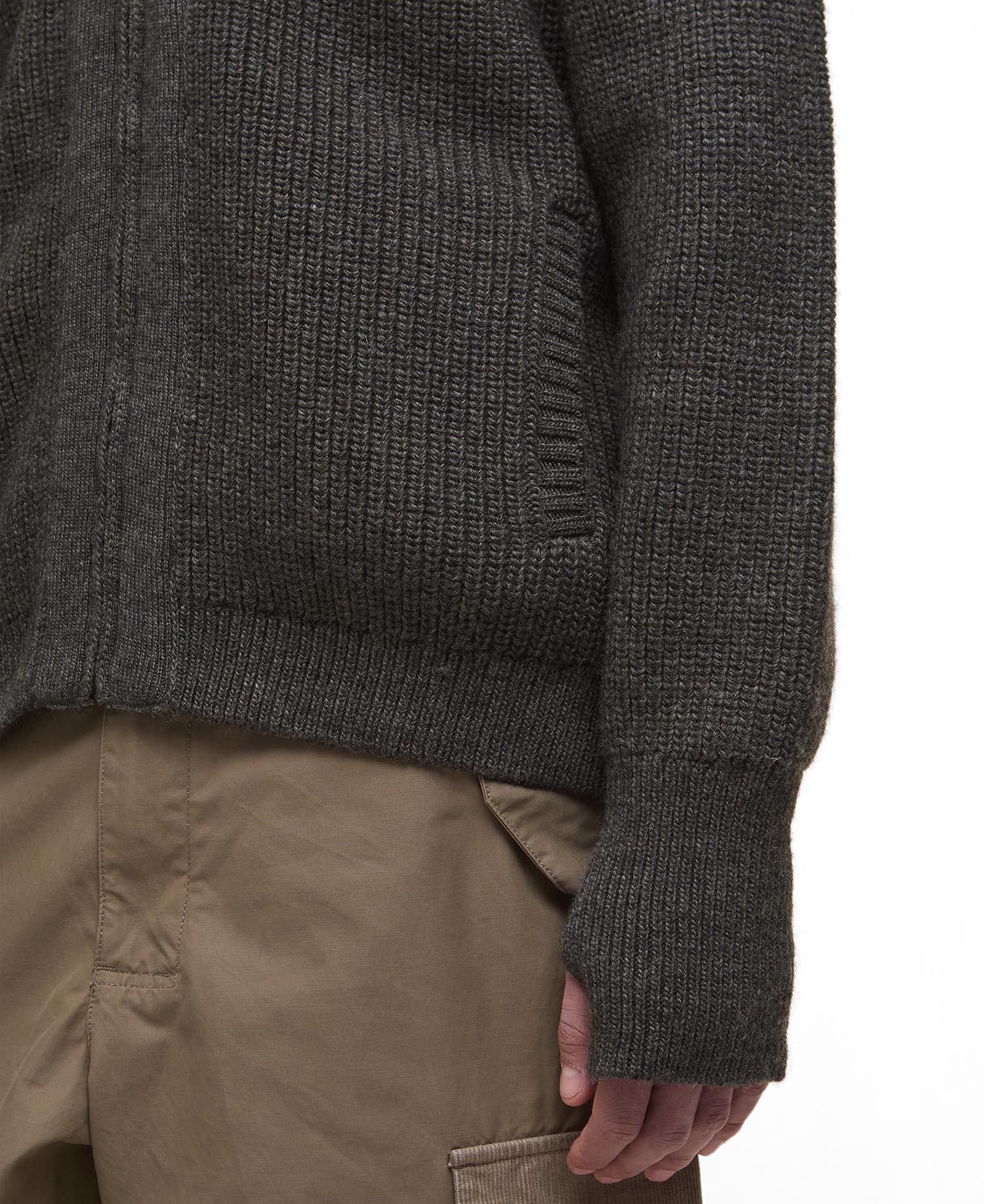Cardigan lavorato con chiusura a zip Garthman image number 4