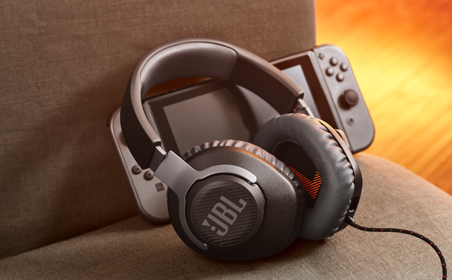 JBL Quantum 100, Kabelgebundenes Over-Ear Gaming Headset mit Klappmikrofon - Bild 8 von 22