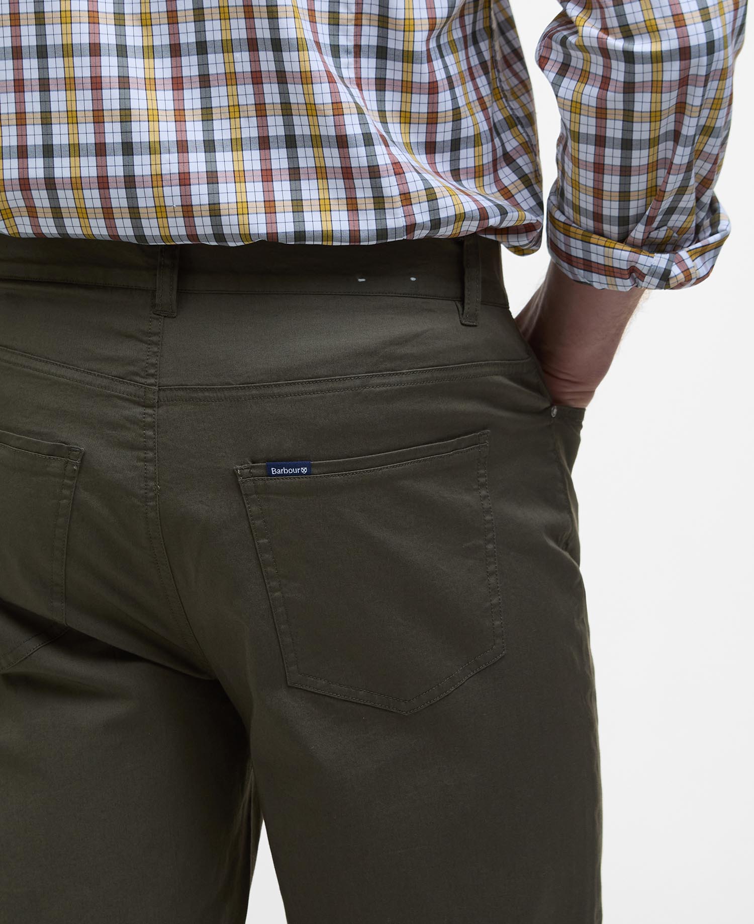 Pantaloni chino con vestibilità regular, leggeri ed elasticizzati image number 4