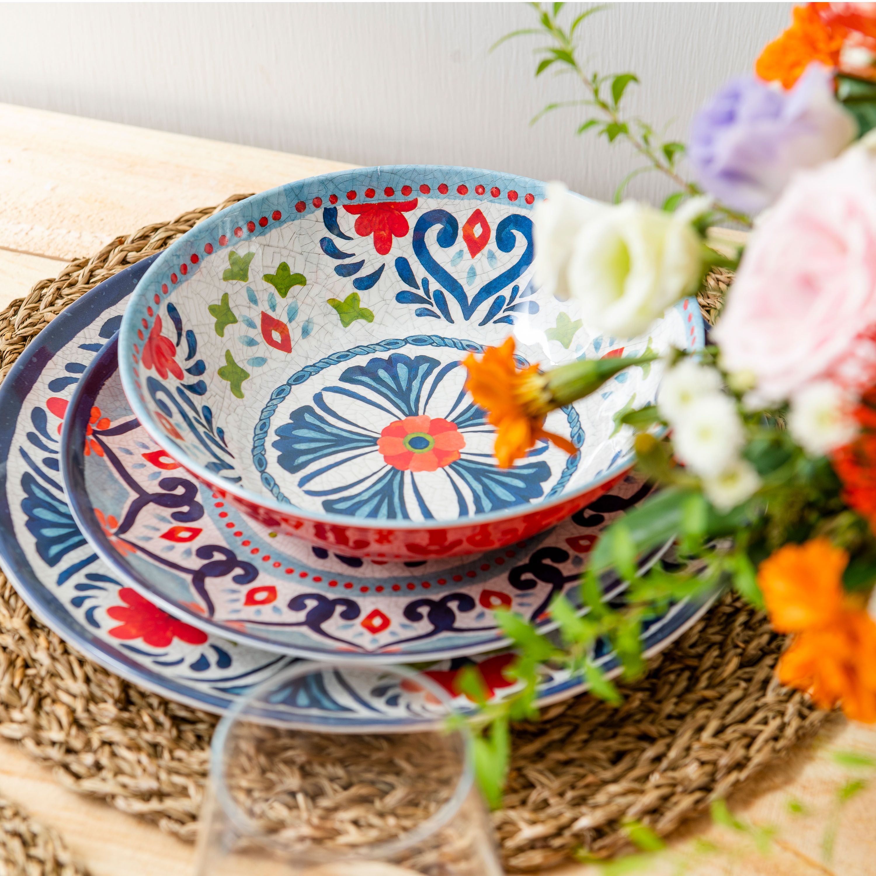 Medallion Dinnerware Set, Medallion Keisha, 12-piece set slideshow image 5 Medallion Dinnerware Set, Medallion Keisha, 12-piece set slideshow image 5