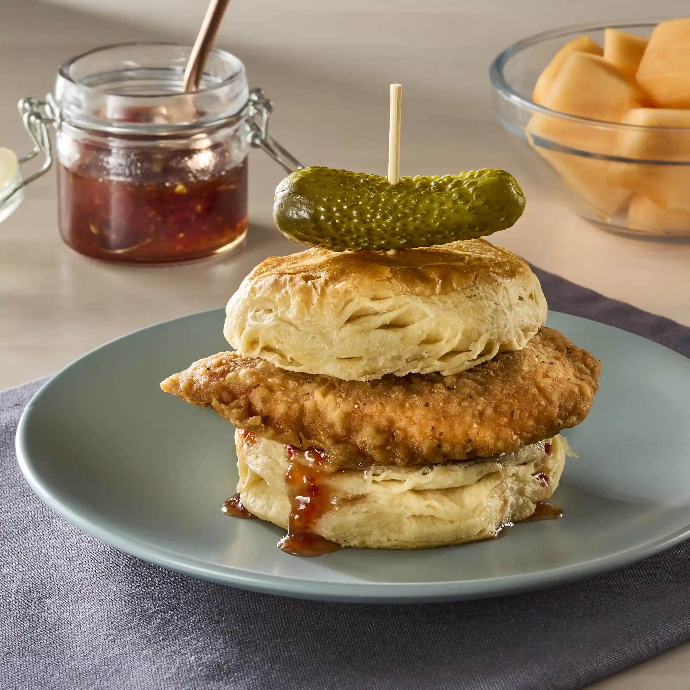 Tyson Red Label® Uncooked Hot & Spicy Select Cut Chicken Breast Filet Fritters, 4 oz.  https://images.salsify.com/image/upload/s--42sifDWH--/q_25/65f6239faaff52bd60cf27410e7b9d524e3a39a3.webp