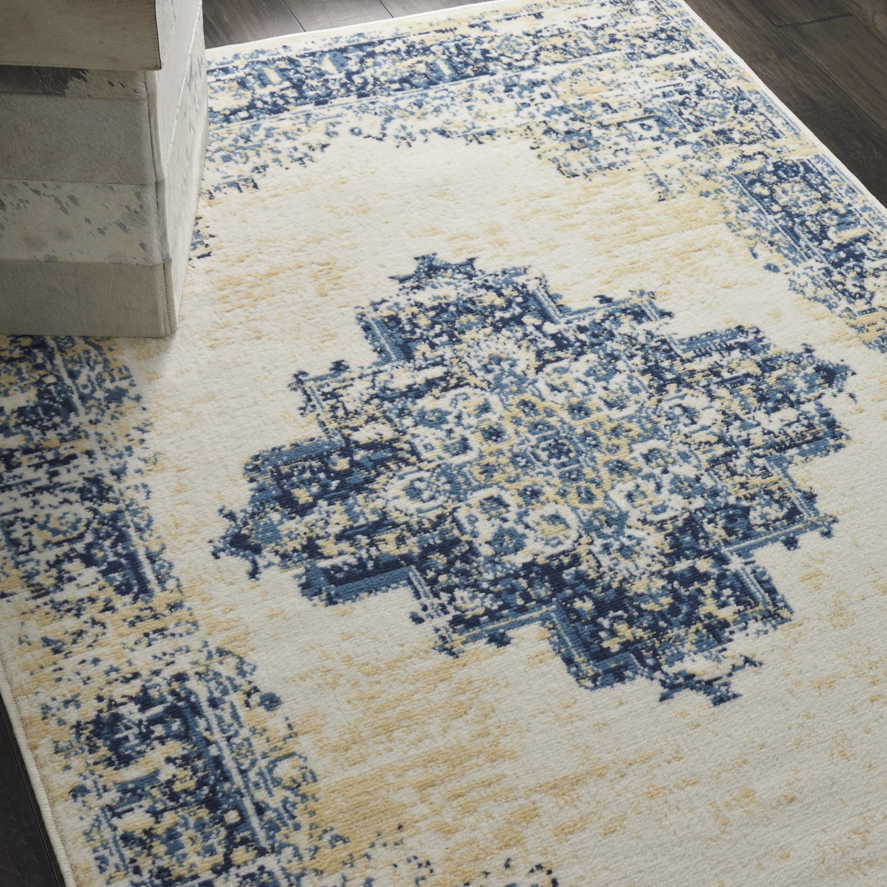 Nourison Grafix 5'3" x 7'3" White Vintage Indoor Rug