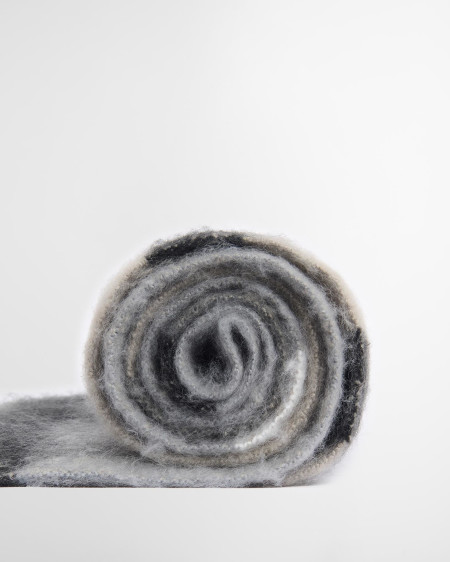 Isla Tartan Boucle Scarf