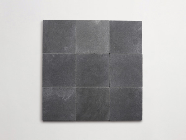 lapidary: girata | classique stout | warm black | tumbled 