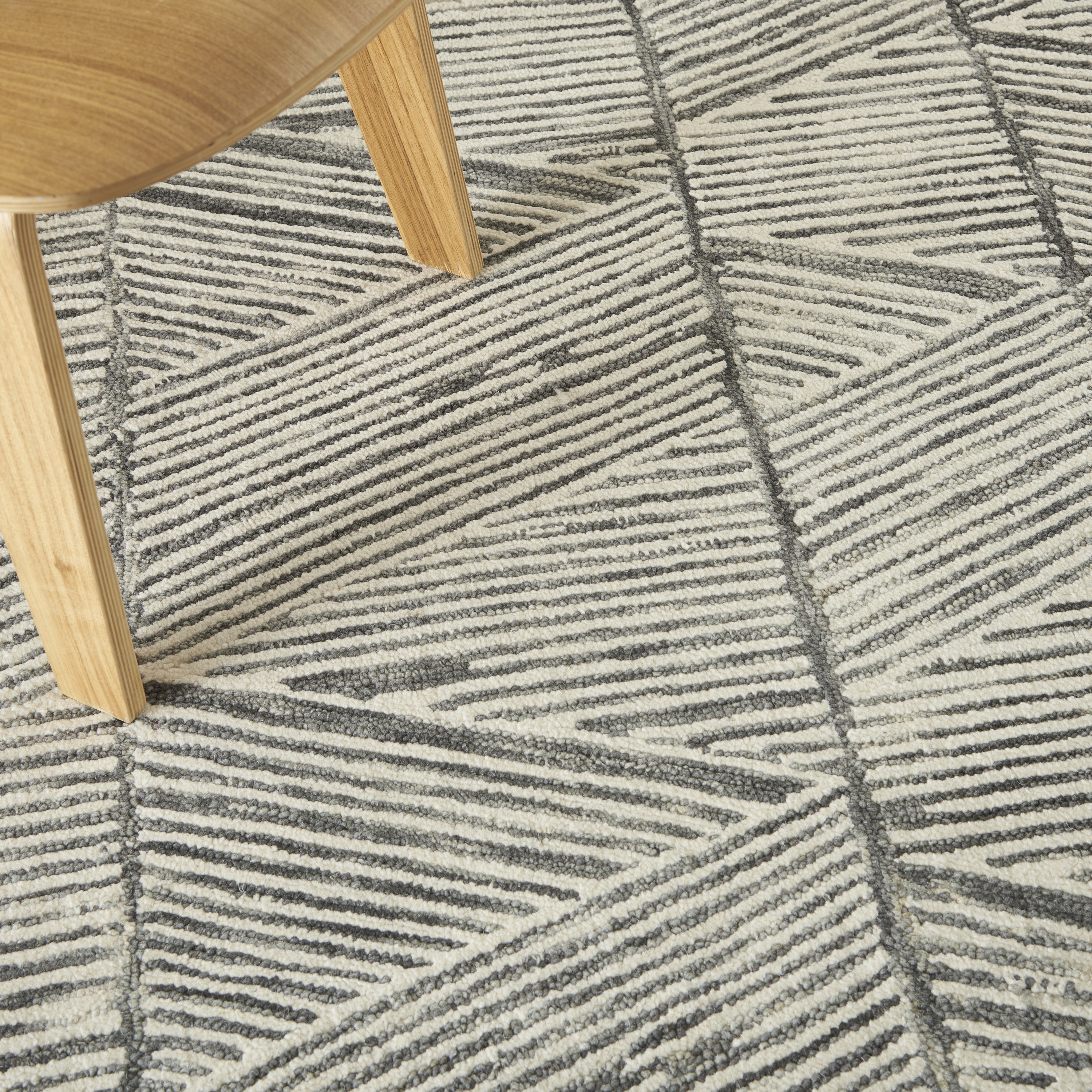 Nourison Colorado 3'9" x 5'9" Grey White Modern Indoor Rug