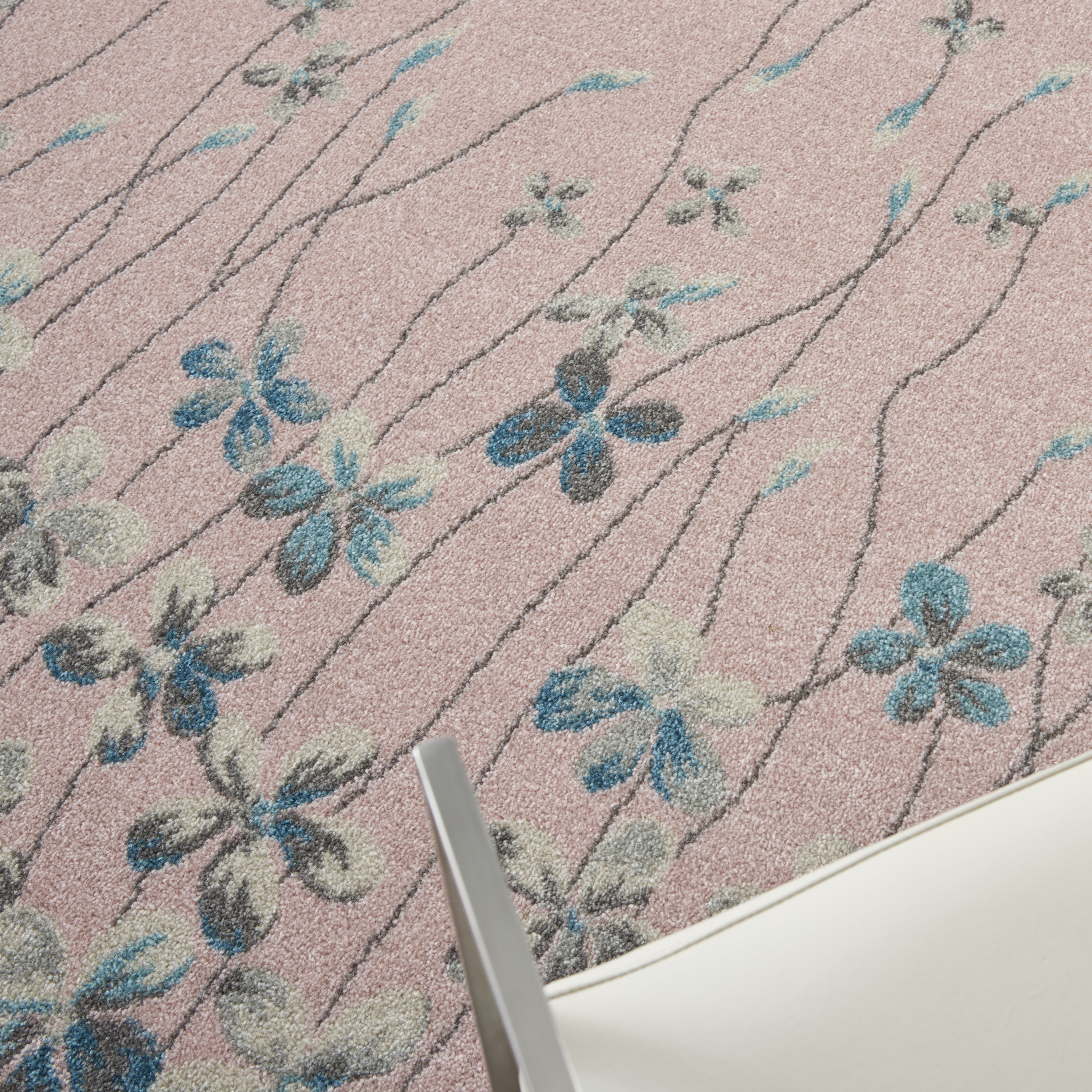 Nourison Tranquil 5'3" x 7'3" Pink Contemporary Indoor Rug