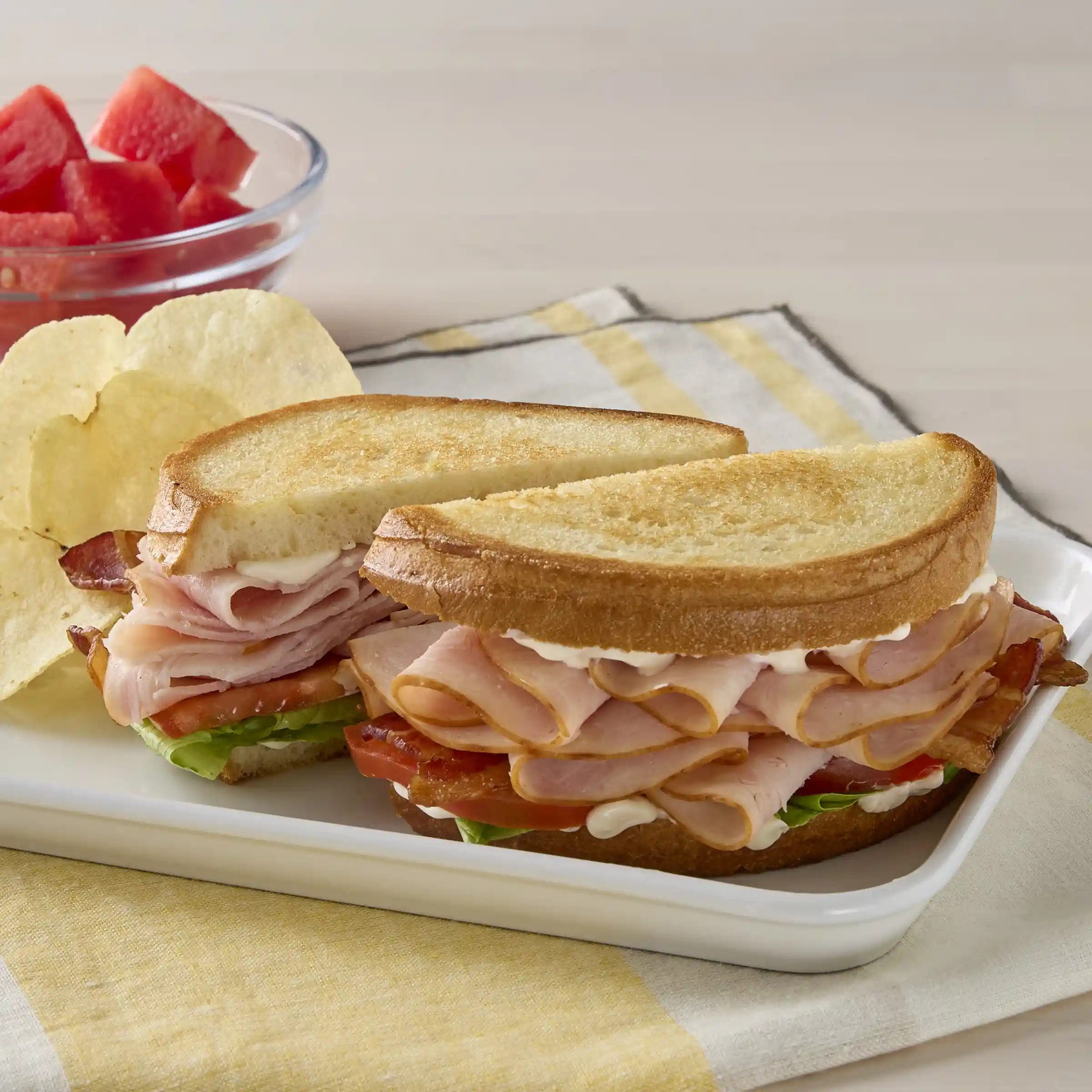 Hillshire Farm® Sliced Oven Roasted Turkey Breast https://images.salsify.com/image/upload/s--1VcdcsYP--/q_25/eefc76b1b480b5e2f4b3469c078b6dd274e7ab3b.webp