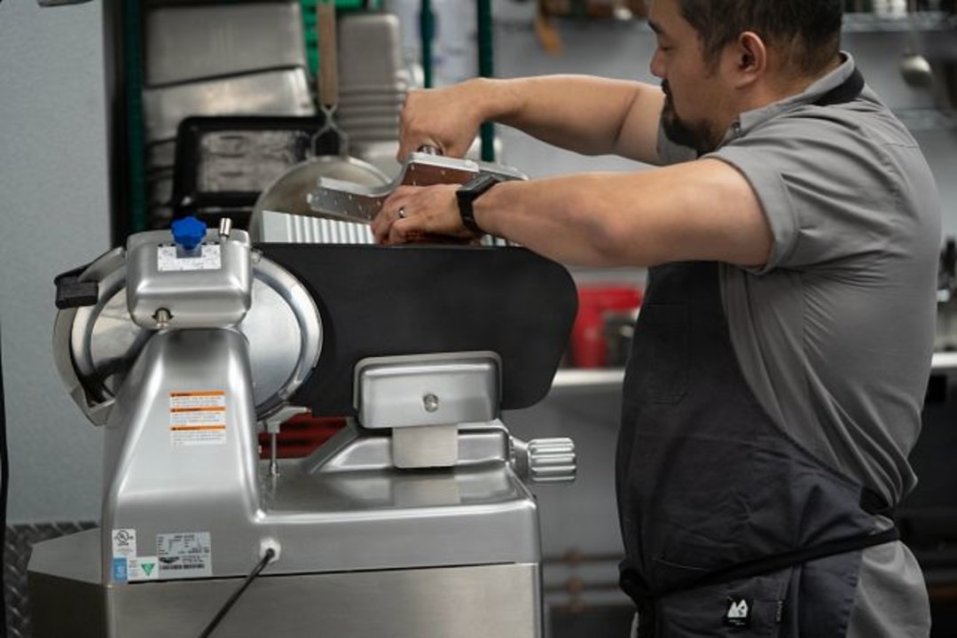 12-inch 120-volt heavy-duty automatic slicer