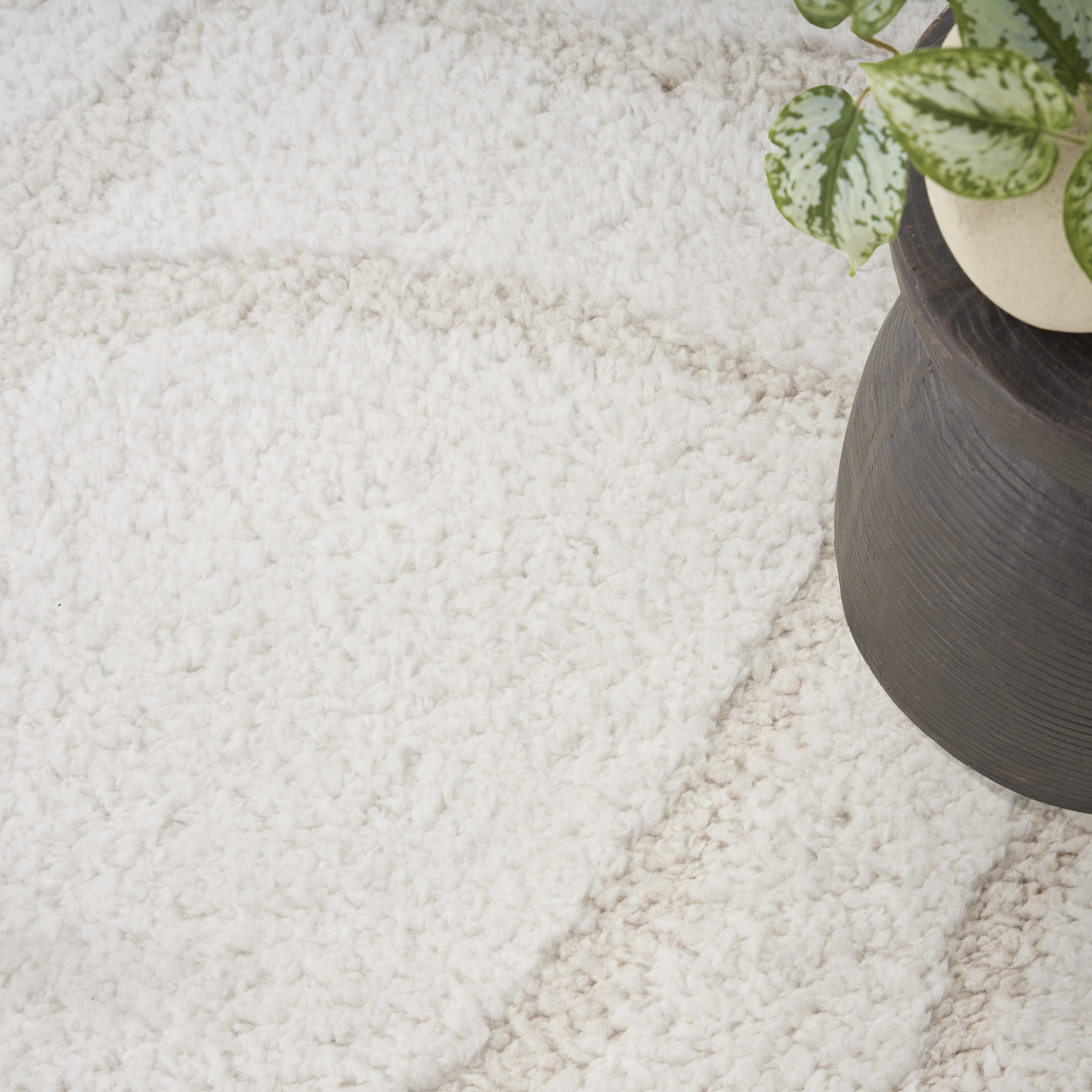 Nourison Modern Shag 5'3" x 7' Ivory Beige Modern Indoor Rug
