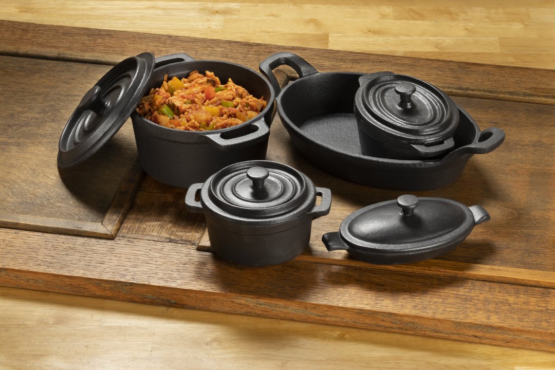 26 ⅖-ounce high round cast-iron casserole pan with lid