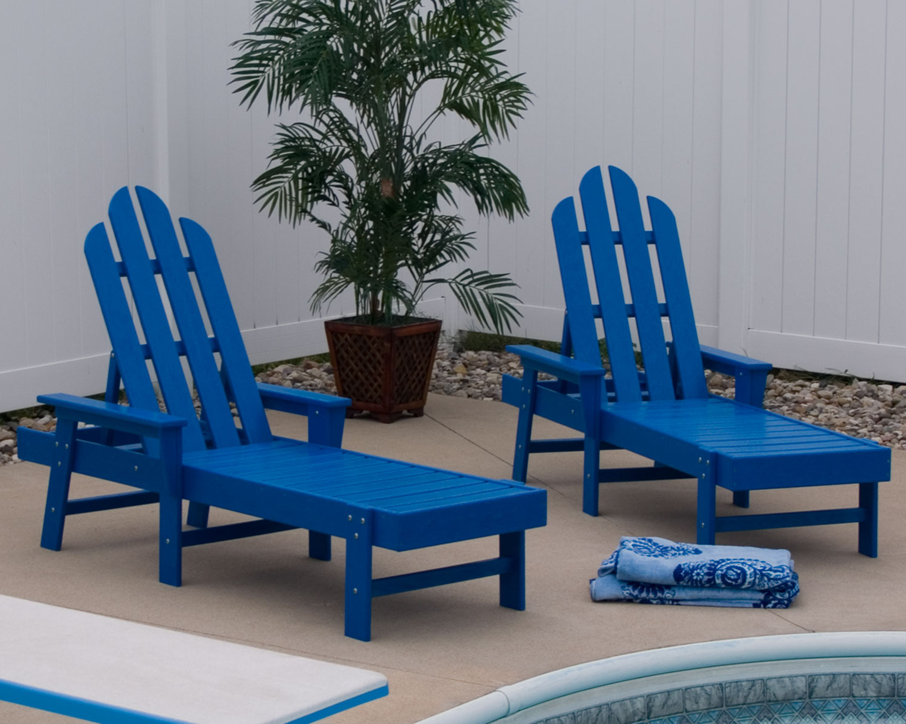 Pool chaise lounge chair