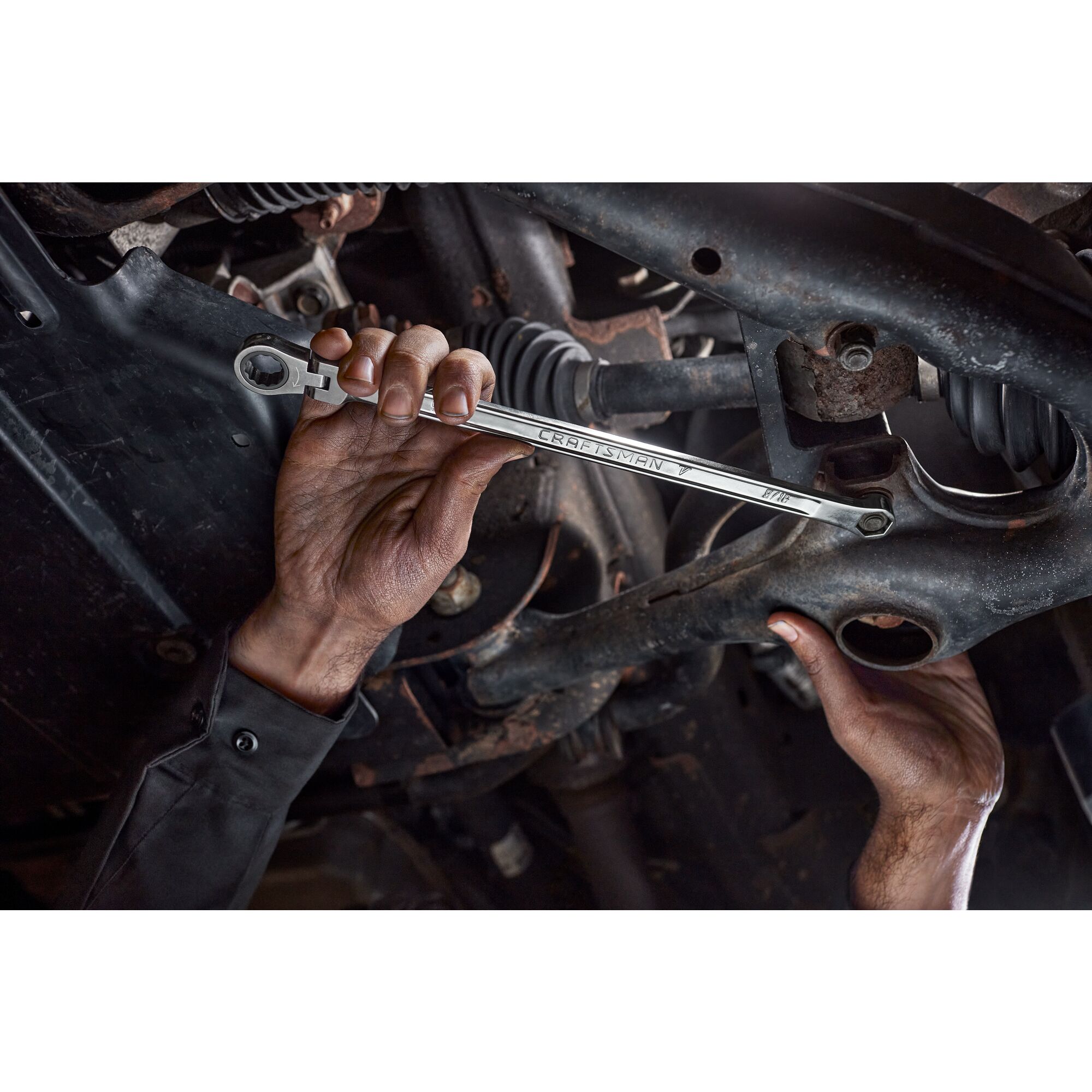 CRAFTSMAN V-Series™ wrench tightening bolt
