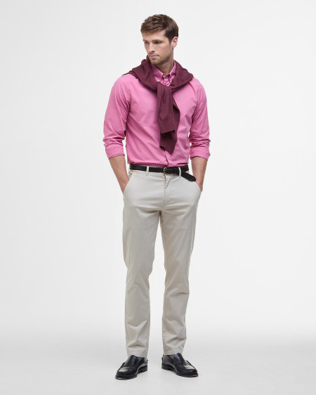 Camicia a maniche lunghe tinta in capo leggermente aderente