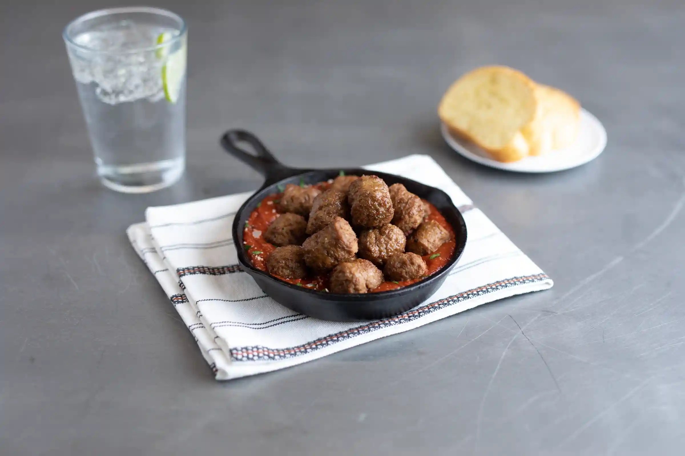 AdvancePierre™ Fully Cooked Beef Meatballs 0.5oz_image_01