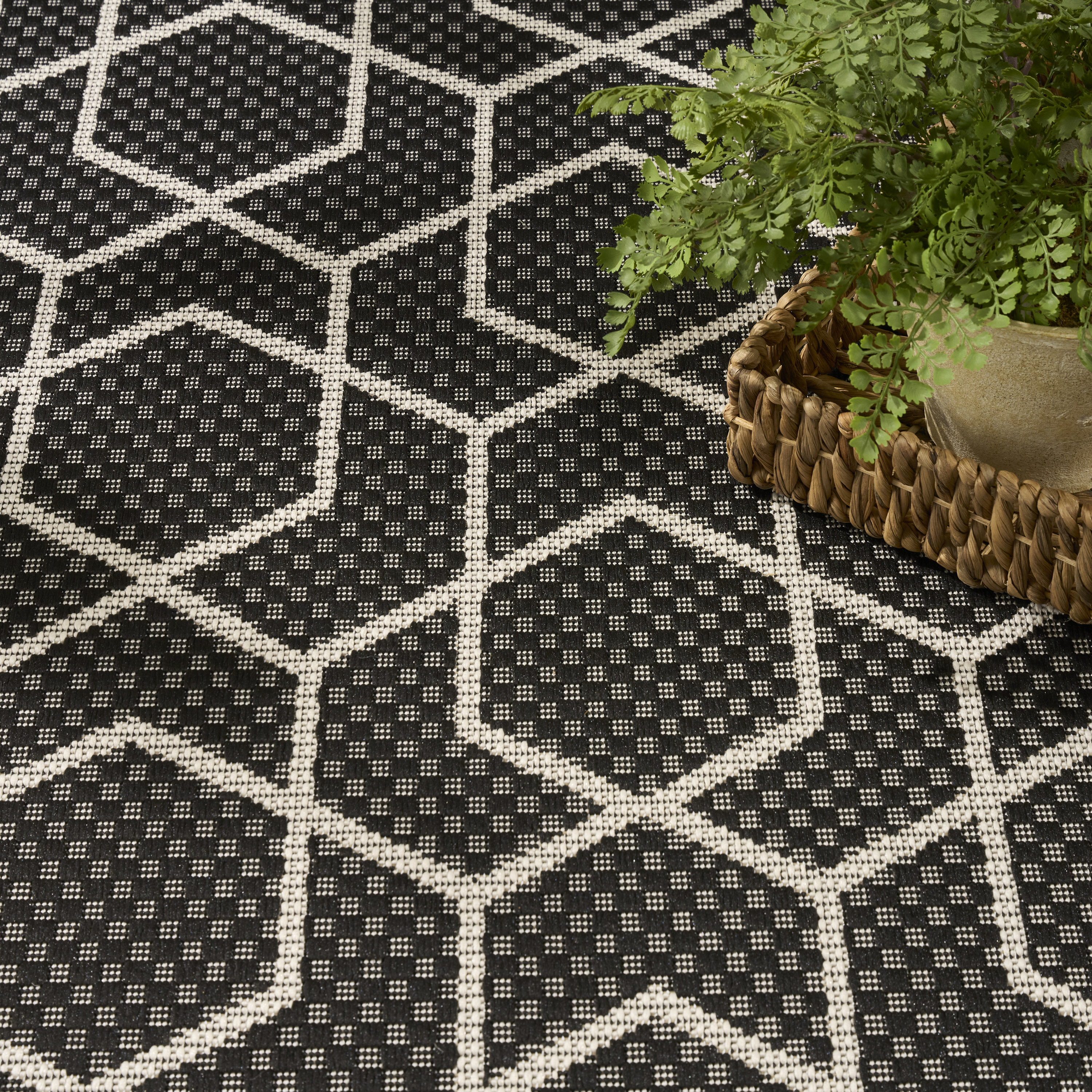 Nourison Horizon Indoor/Outdoor 8' x Round Black Modern Rug