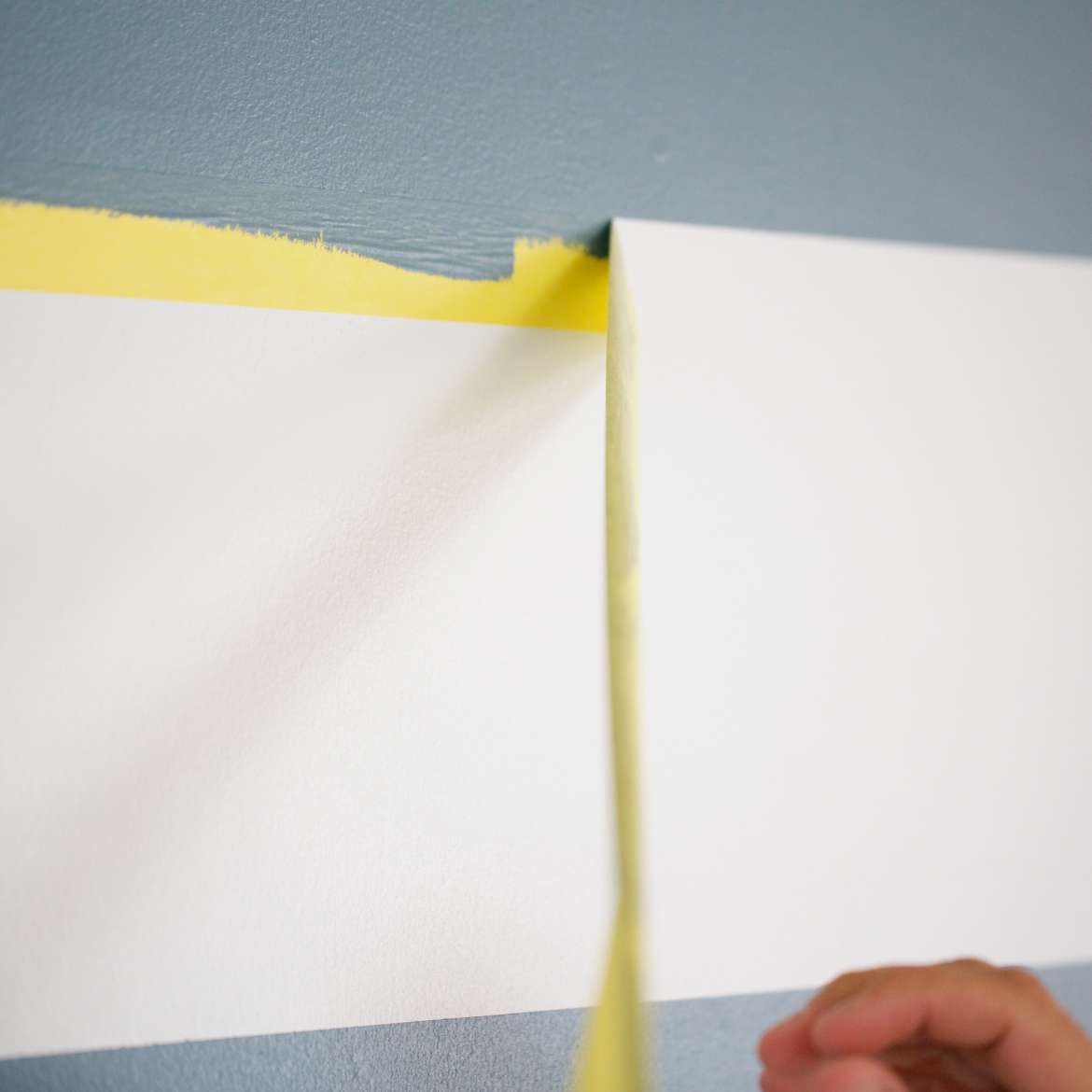 FrogTape<sup>®</sup> Delicate Surface Painter's Tape Application Image 3