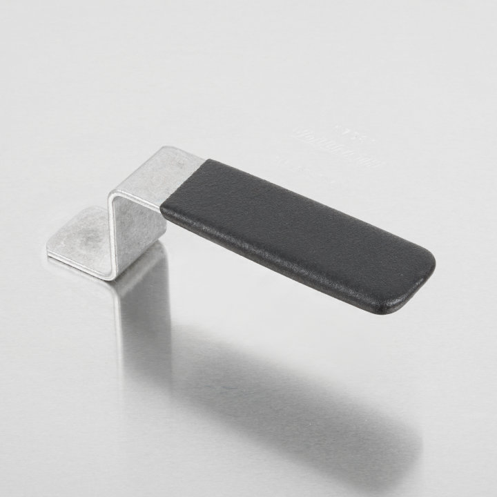 18 ⅞-inch Wear-Ever® flat aluminum cover with dipped handle