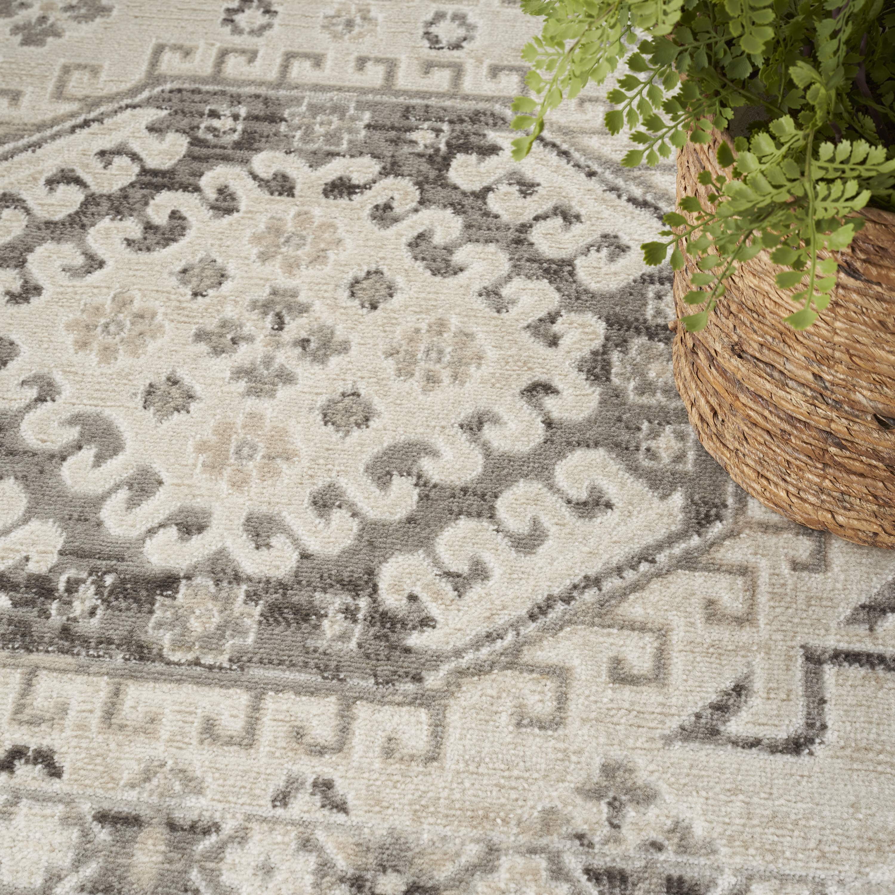 Nourison Serenity Home 5'3" x 7'3" Ivory Grey Vintage Indoor Rug