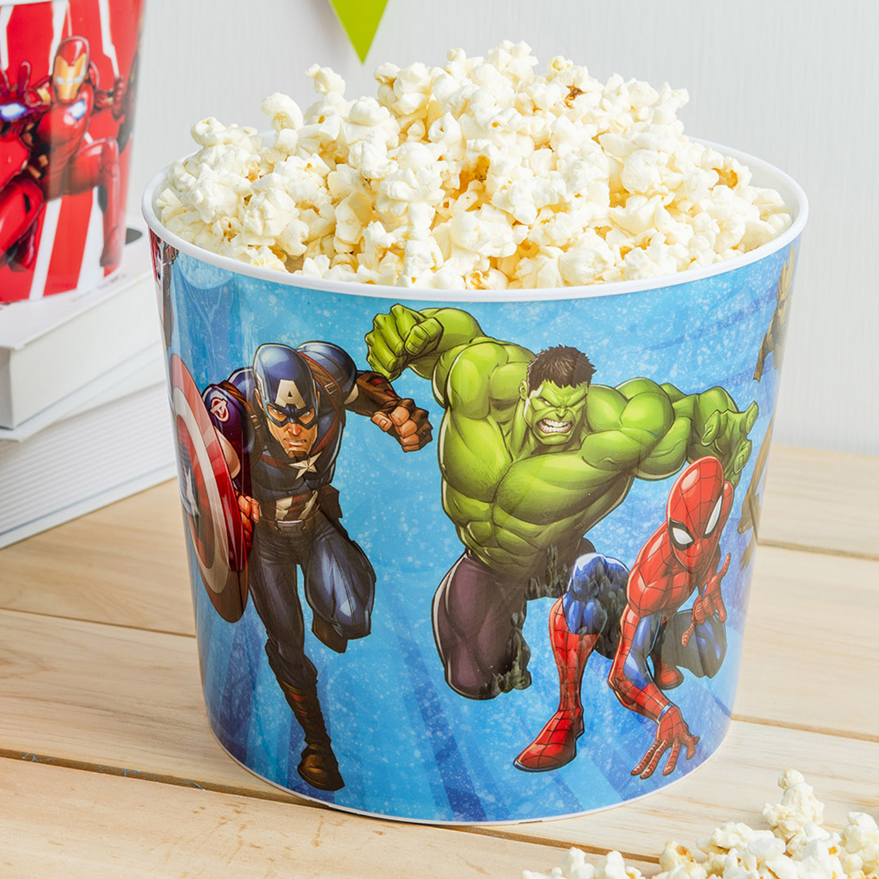Marvel Comics Plastic Popcorn Container and Bowls, The Hulk, Spider-Man and More, 5-piece set slideshow image 5