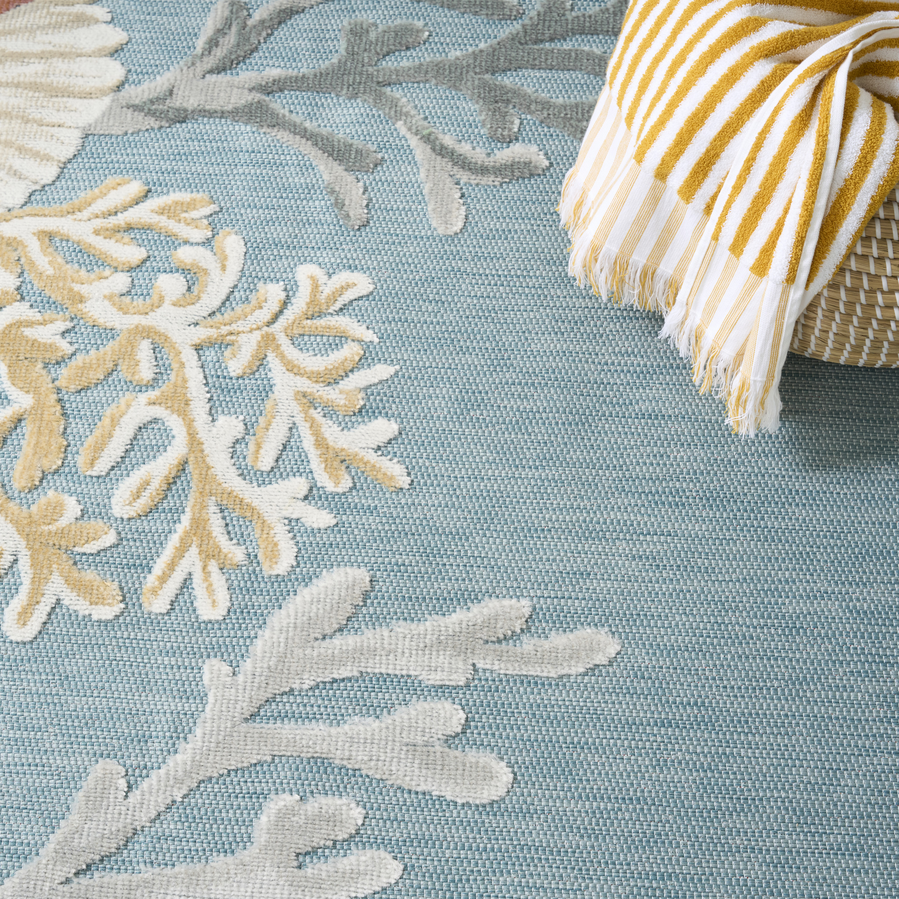 Nourison Suncoast 4' x 6' Teal Multicolor Coastal, Nautical & Beach Rug