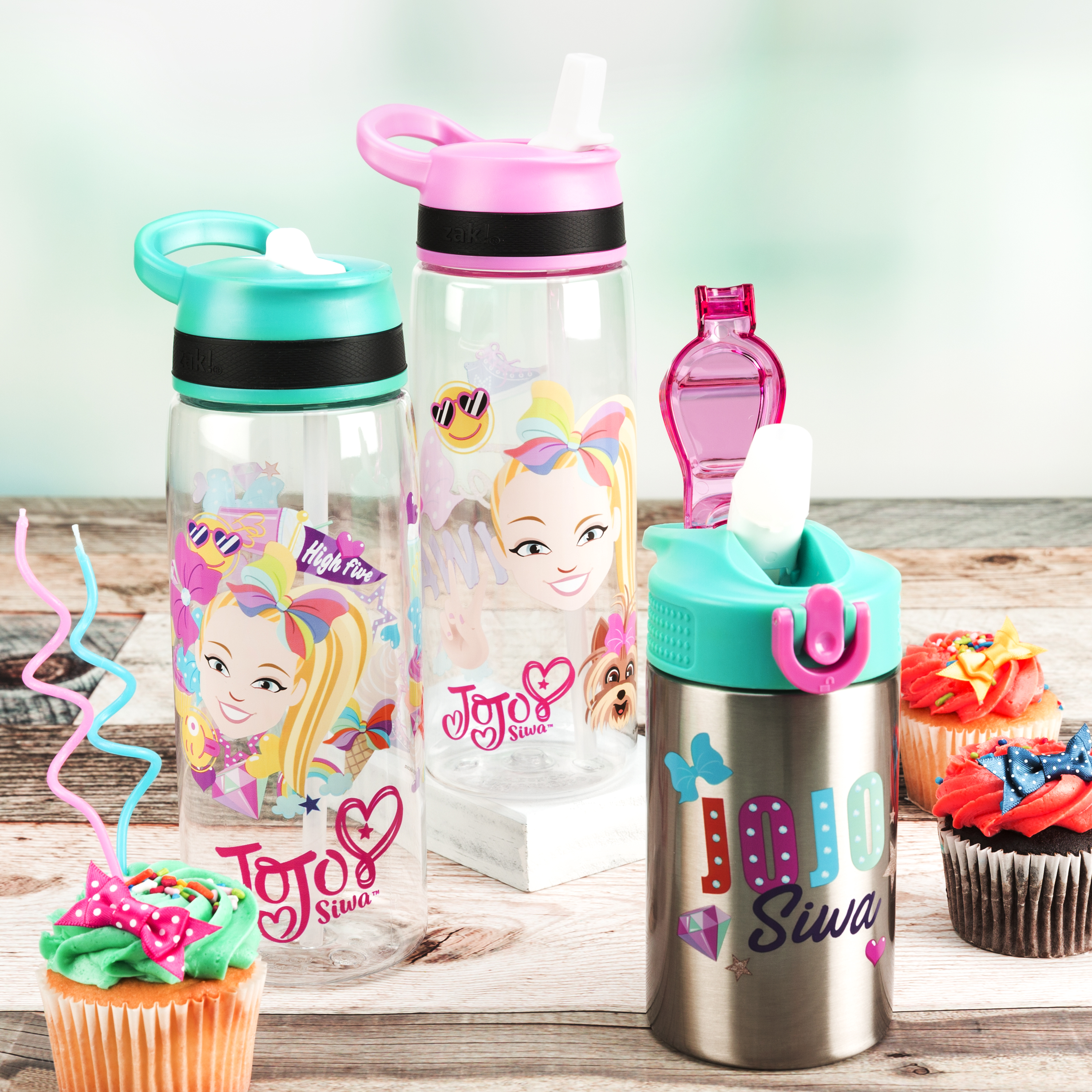 JoJo Siwa 25 ounce Water Bottle, Jojo & BowBow slideshow image 5 JoJo Siwa 25 ounce Water Bottle, Jojo & BowBow slideshow image 5