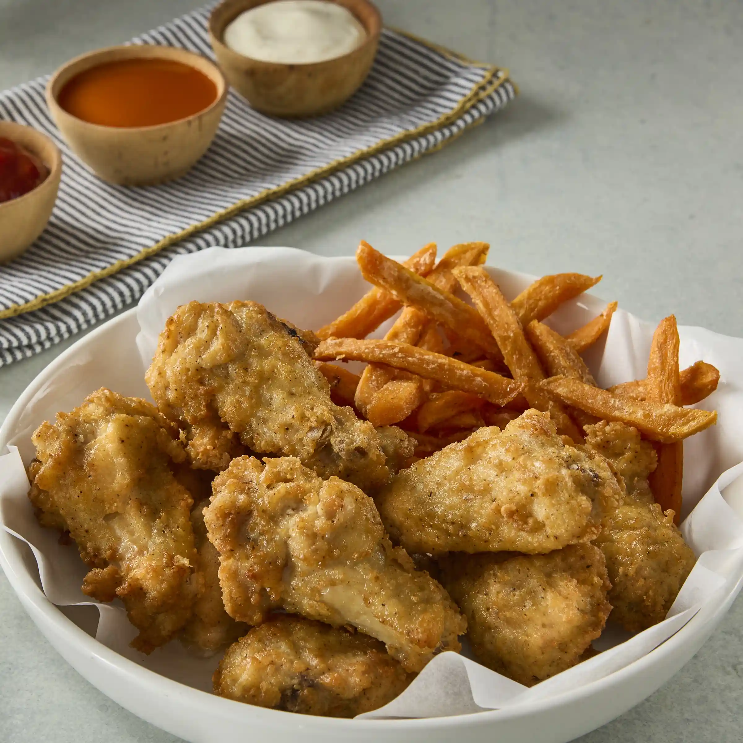Tyson® Honey Stung® Fully Cooked Lightly Breaded Original Honey Bone-In Chicken Wing Sections, Small https://images.salsify.com/image/upload/s--iwpxkXA5--/q_25/96dce49435afb133911b6408e5ac079b9e900e9c.webp