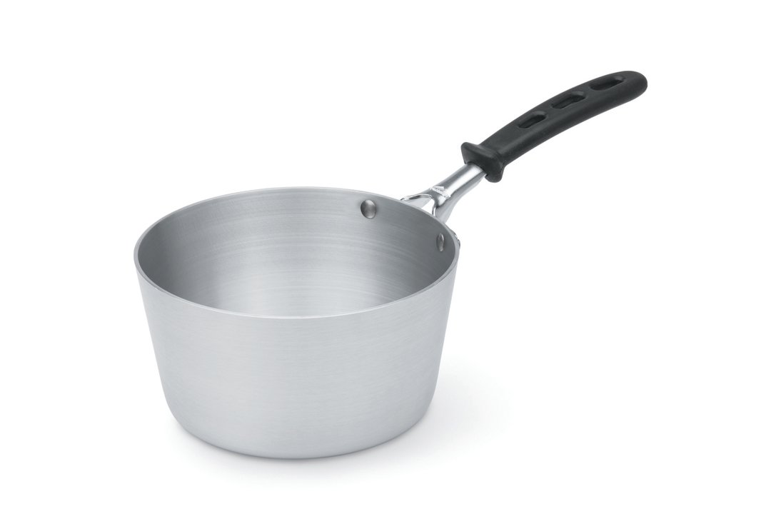 5 ½-quart Wear-Ever® tapered aluminum saucepan in natural finish with silicone TriVent™ handle