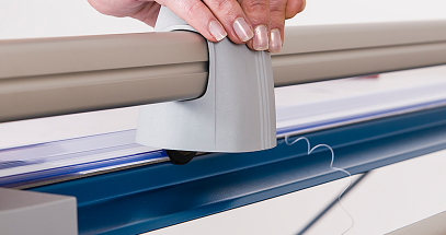 The blade hones itself as you cut for long-lasting sharpness.