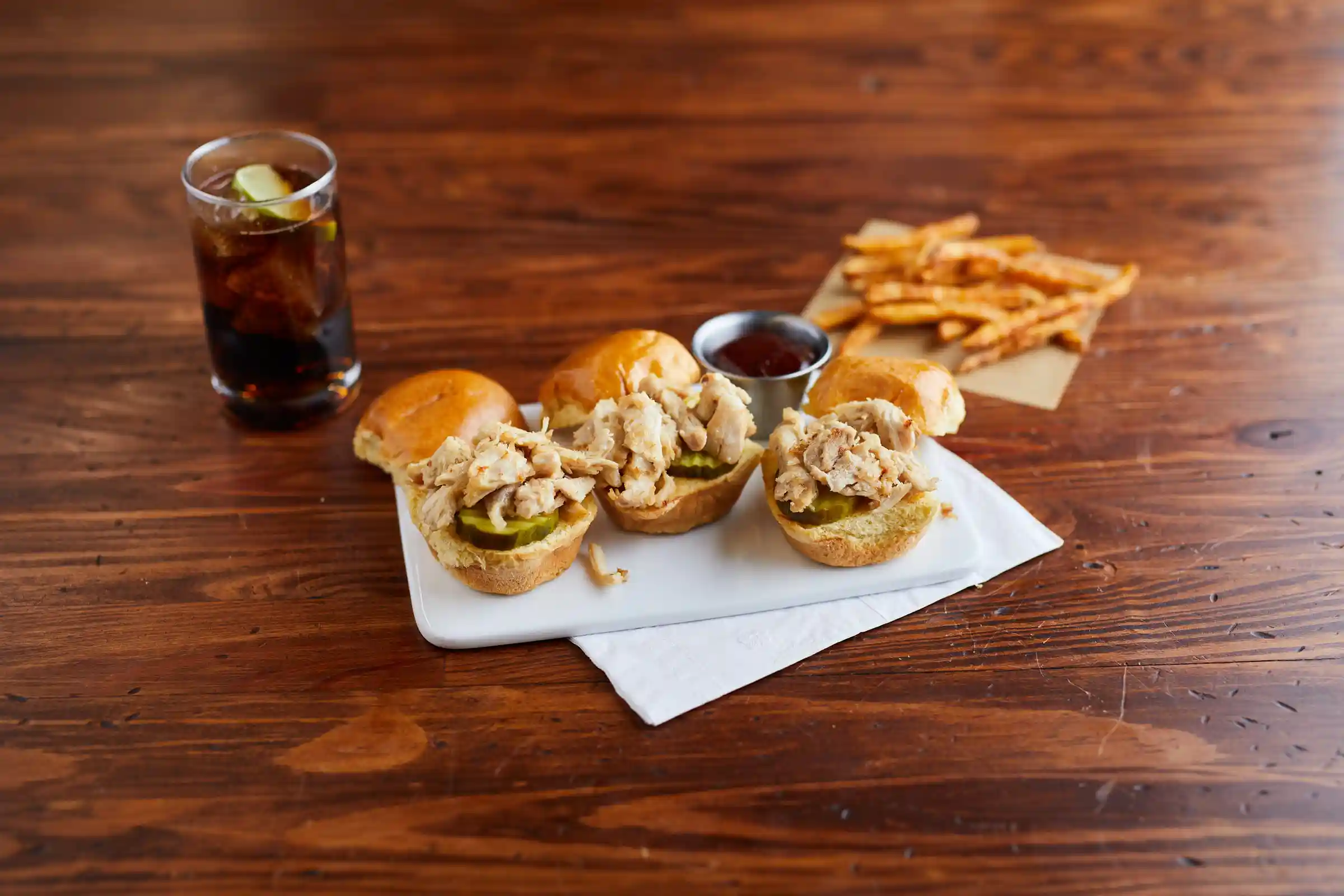 Tyson® Fully Cooked All Natural* Low Sodium Pulled Chicken, Reverse Blend 65 Dark/35 White Meat Chicken  https://images.salsify.com/image/upload/s--hU9QHSgm--/q_25/a02e84763f58fc66c84532137a7763540abf5b23.webp