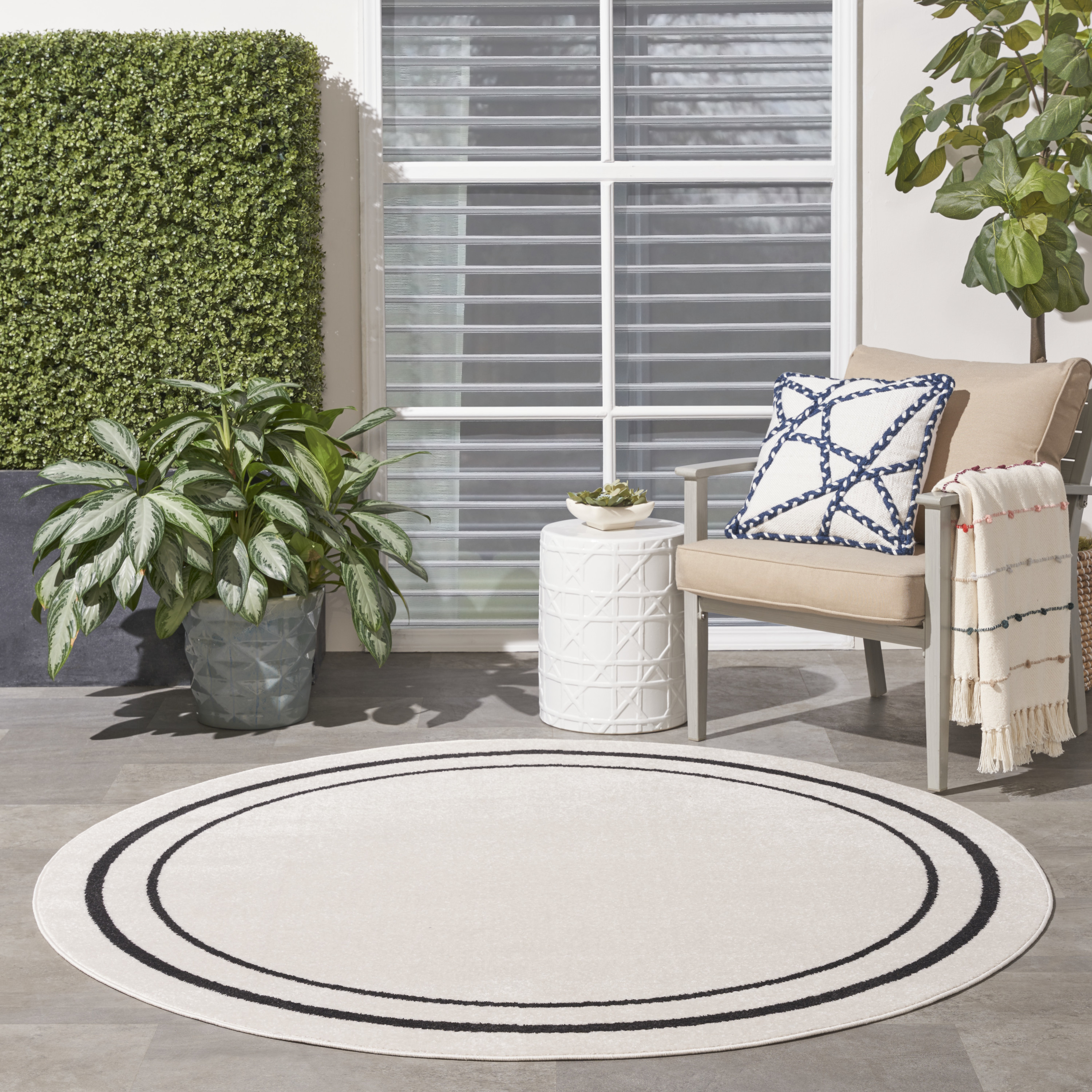 Nourison Nourison Essentials 8' x Round Ivory Black Contemporary Rug