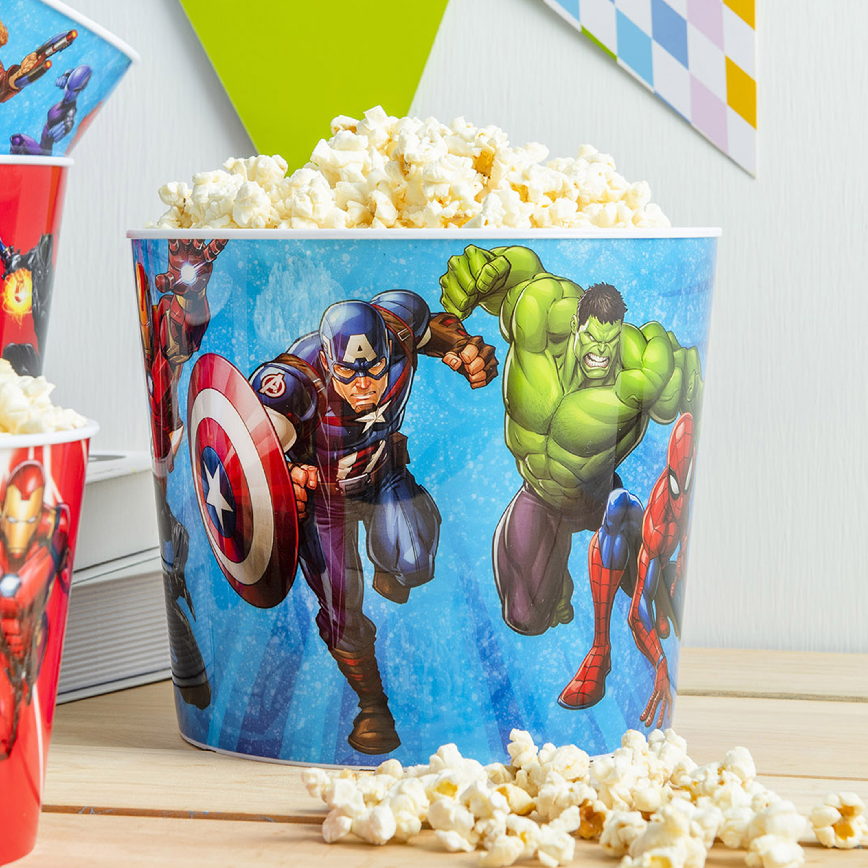 Marvel Comics Plastic Popcorn Container and Bowls, The Hulk, Spider-Man and More, 5-piece set slideshow image 6