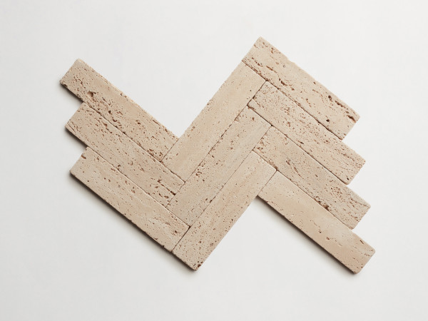 lapidary: girata | cigar | beige travertine | tumbled 